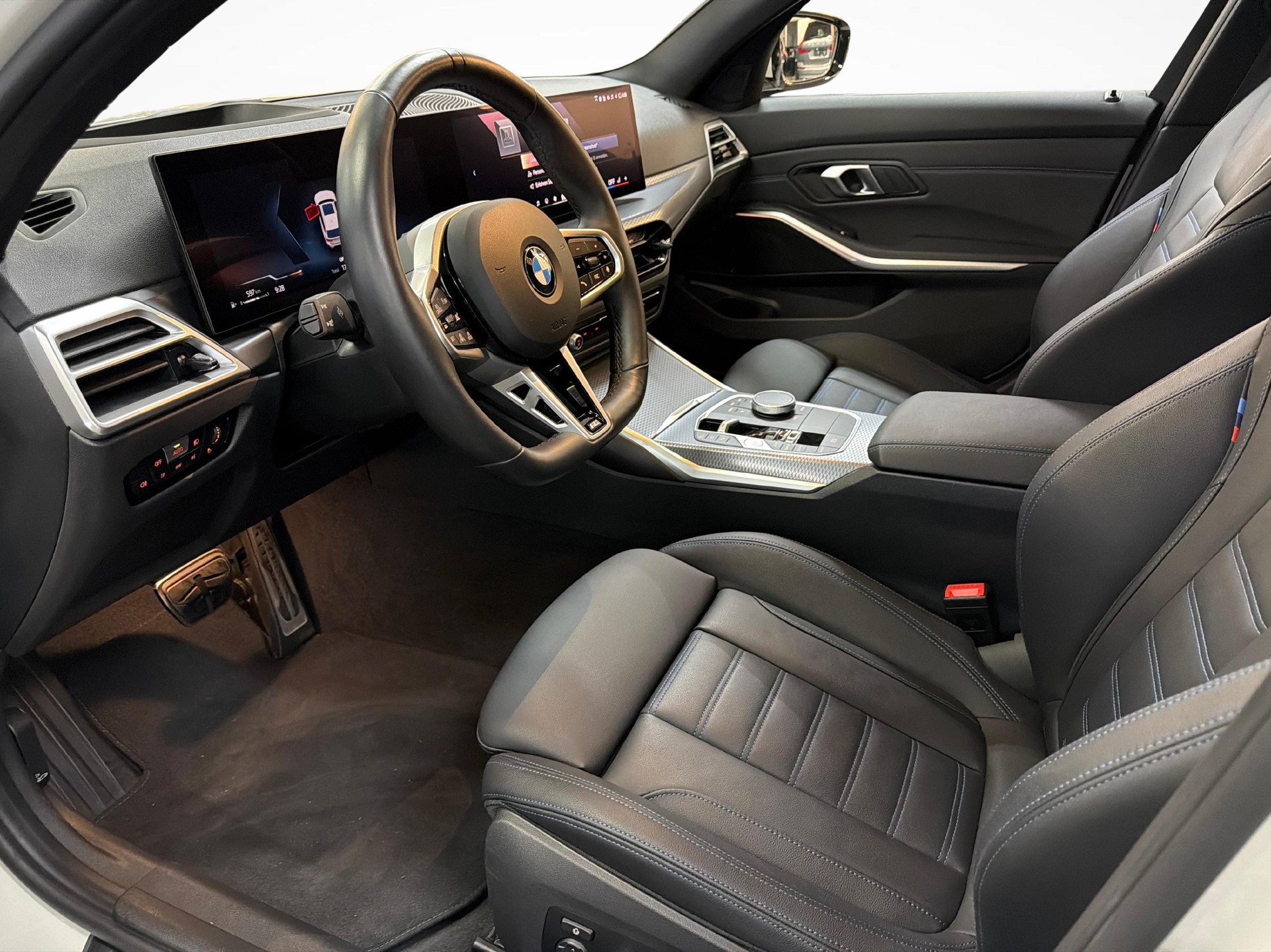 BMW 320d xDrive SAG Touring-image-9