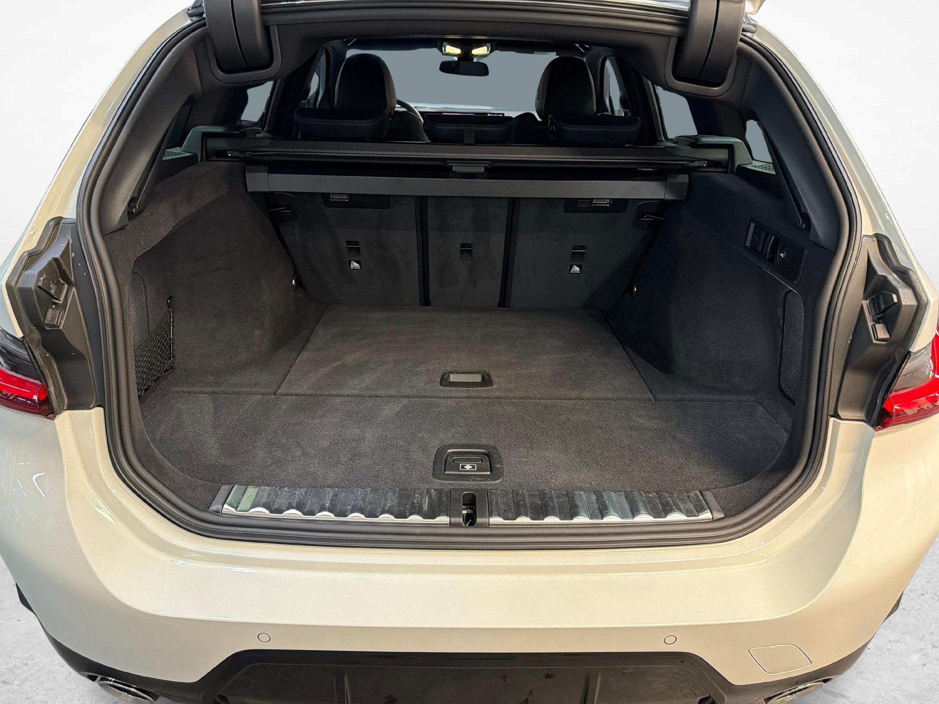 BMW 320d xDrive SAG Touring-image-17
