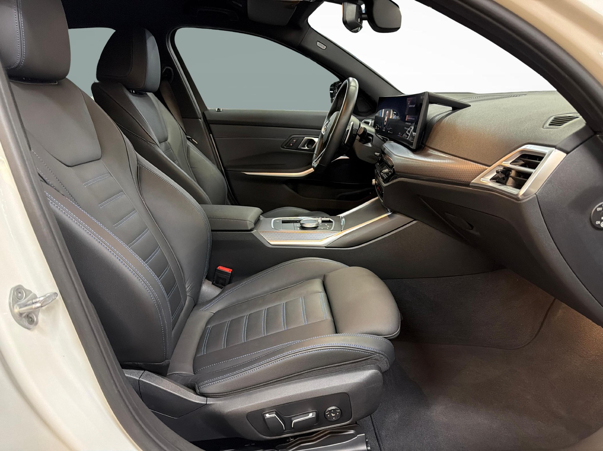 BMW 320d xDrive SAG Touring-image-10