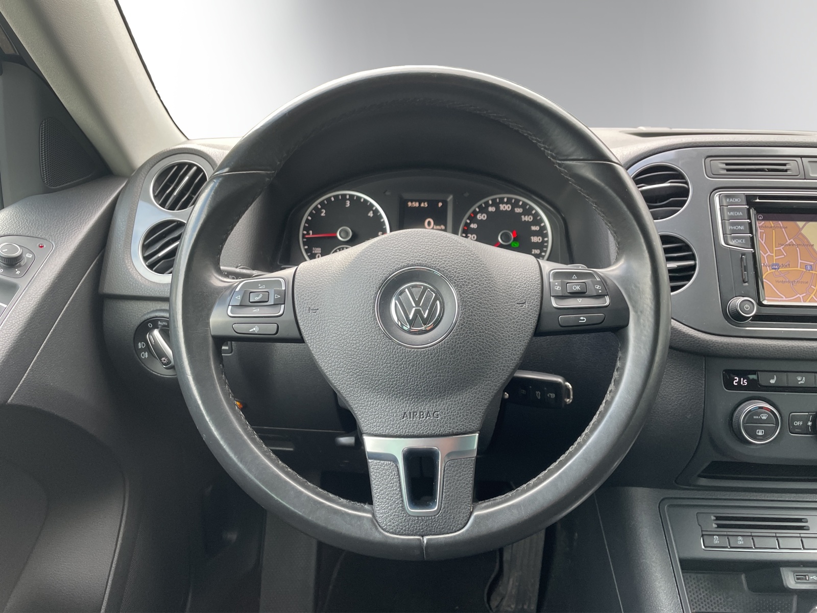 VW Tiguan 2.0 TDI BlueMotion Sport&Style 4Motion DSG-image-13