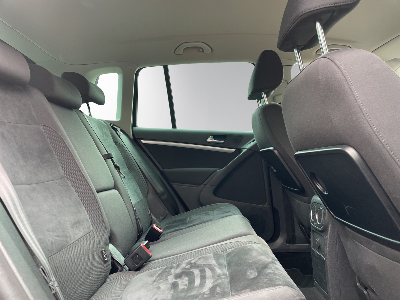 VW Tiguan 2.0 TDI BlueMotion Sport&Style 4Motion DSG-image-12