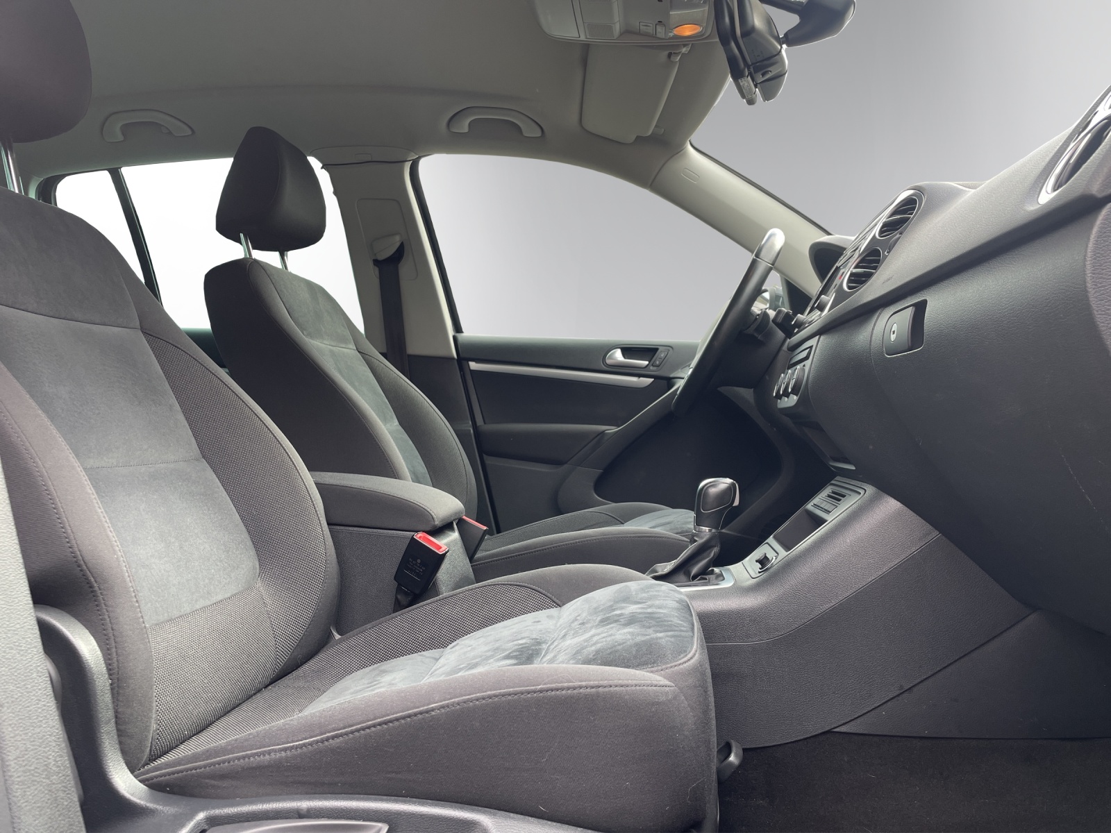 VW Tiguan 2.0 TDI BlueMotion Sport&Style 4Motion DSG-image-10