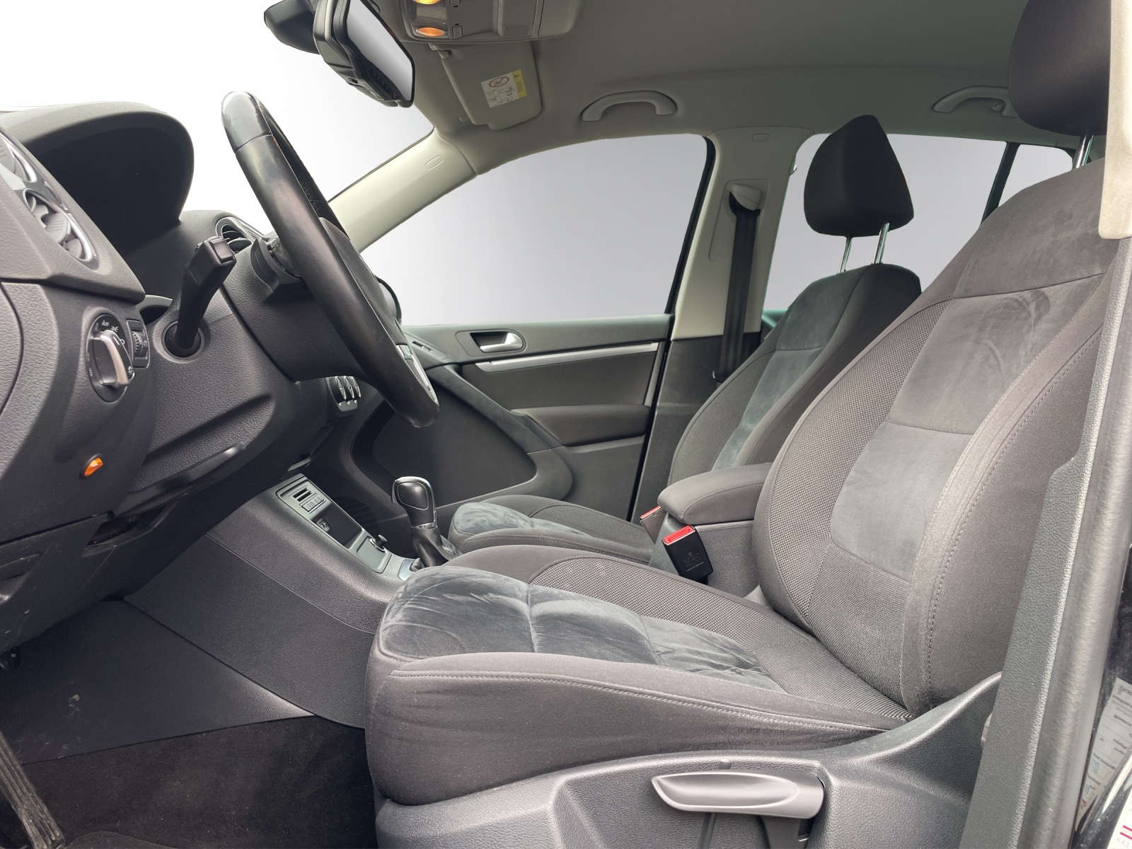 VW Tiguan 2.0 TDI BlueMotion Sport&Style 4Motion DSG-image-9