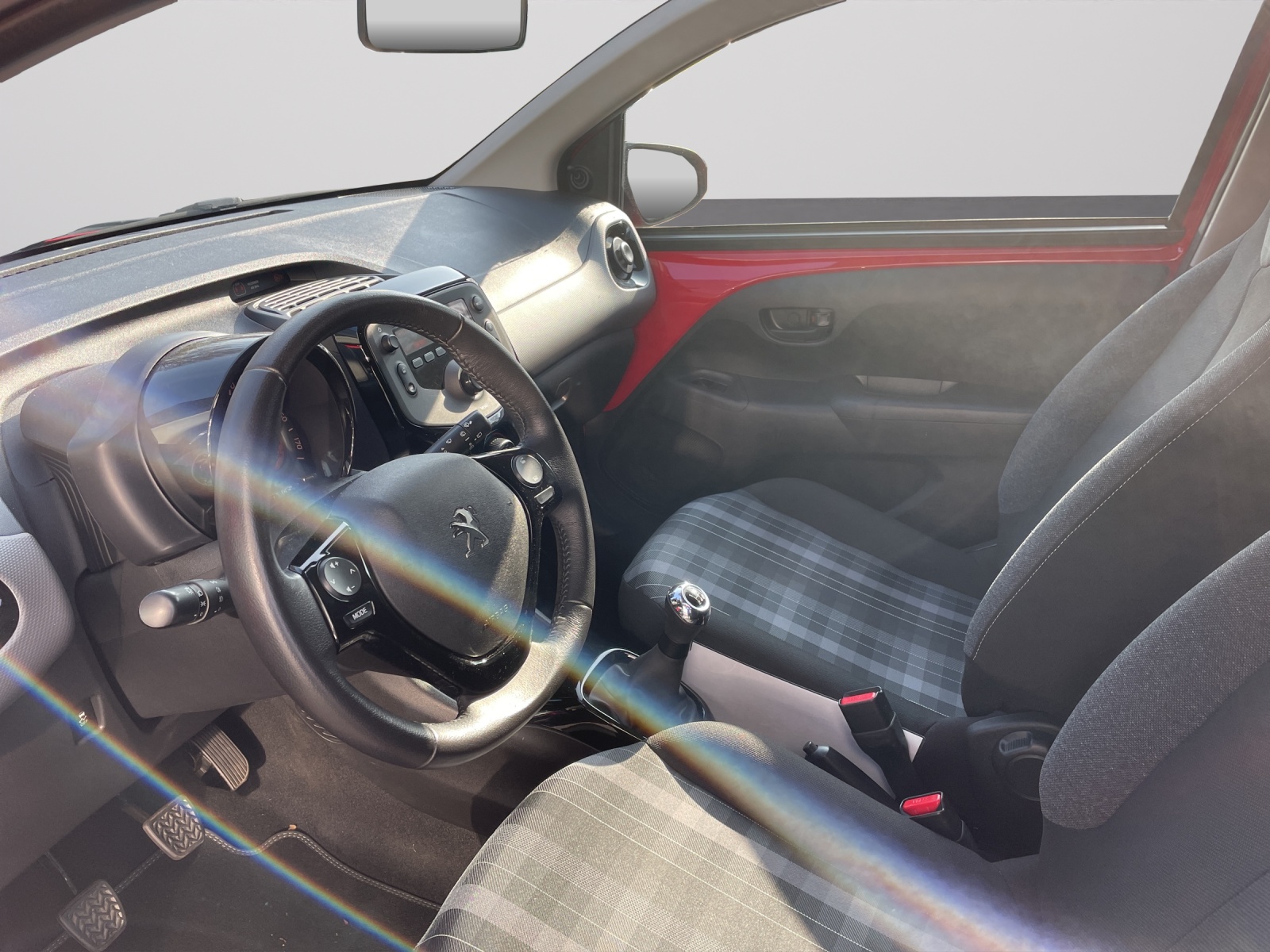 PEUGEOT 108 1.0 VTi Style-image-4