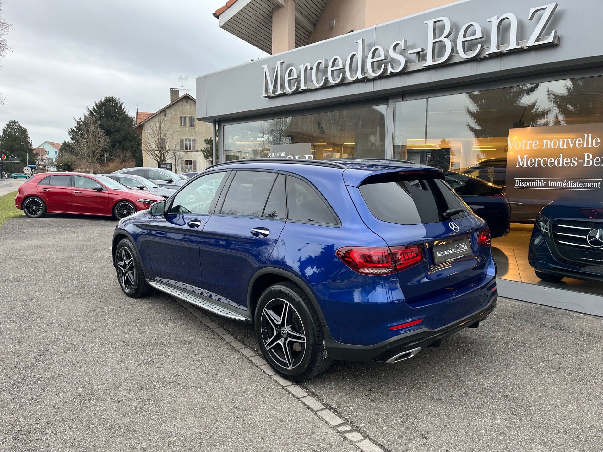 MERCEDES-BENZ GLC 300 AMG Line 4Matic 9G-Tronic-showroom-element-3