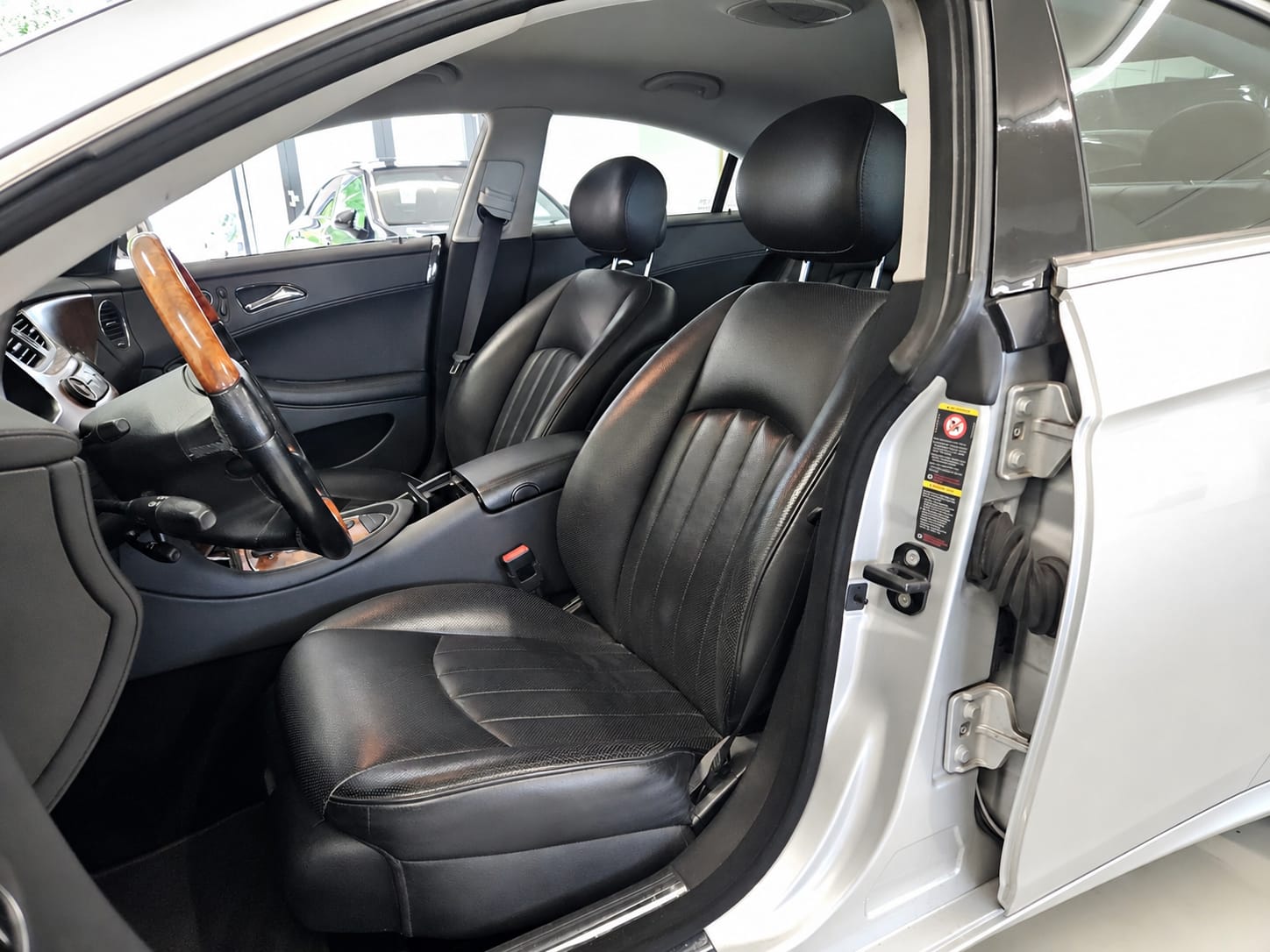MERCEDES-BENZ CLS 320 CDI 7G-Tronic *CH-Fahrzeug* *Top Ausstattung*-image-7