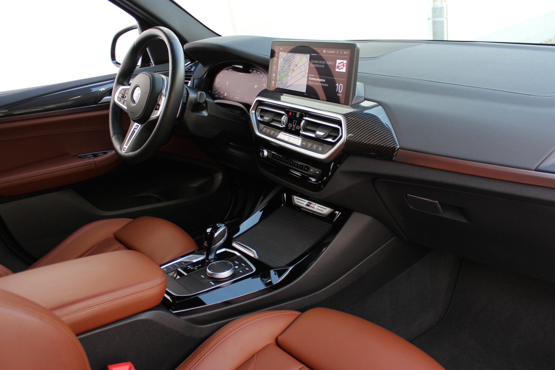 BMW X3 M40i Individual-showroom-element-1