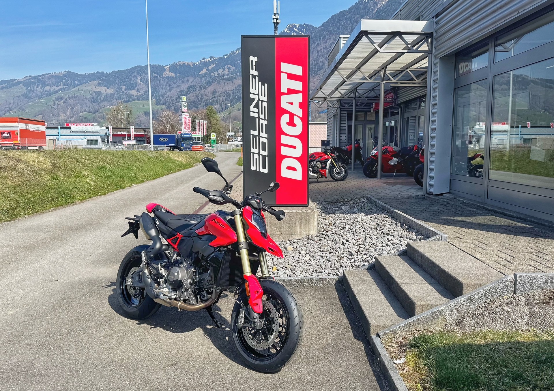 DUCATI Hypermotard V2