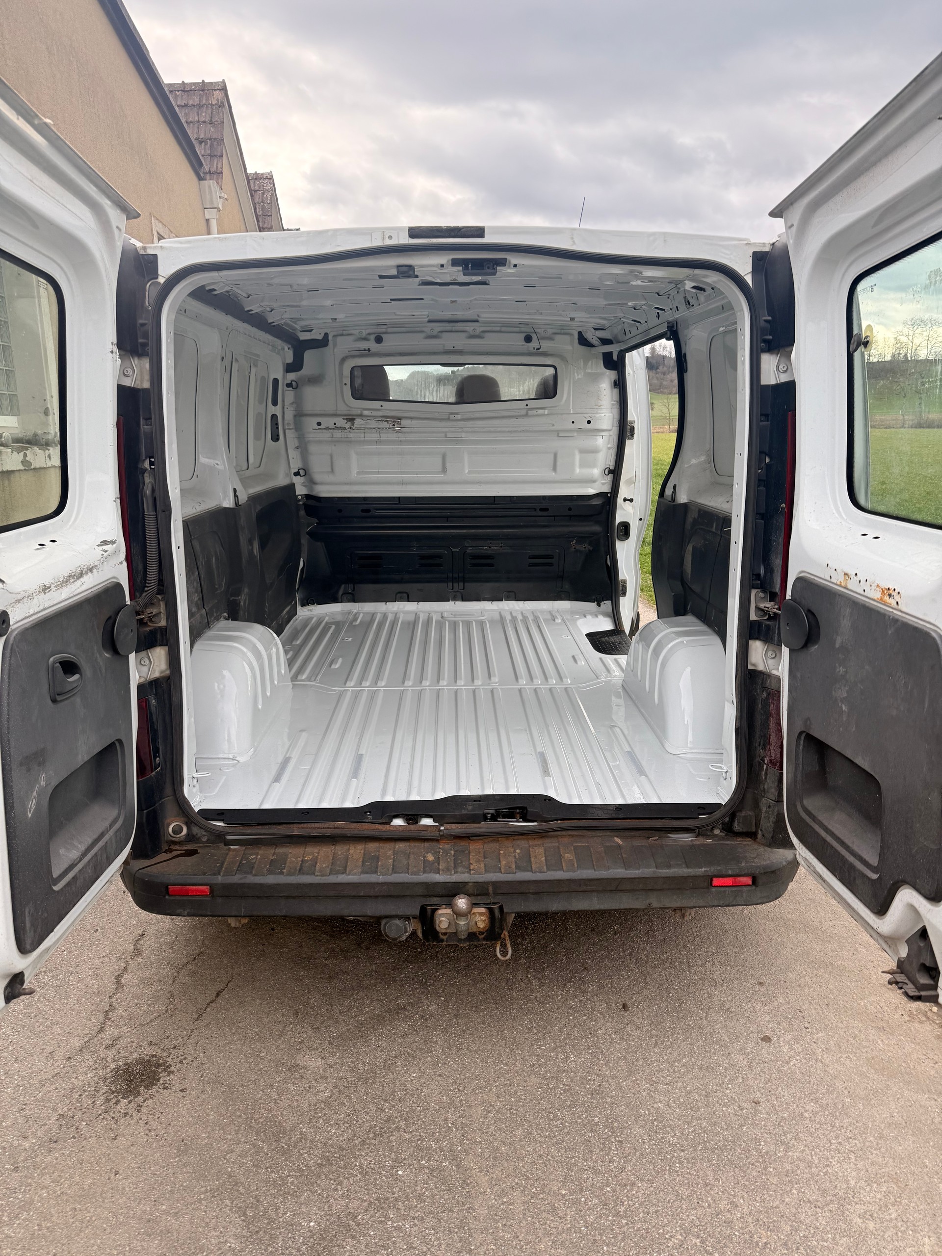 OPEL Vivaro 1.6 CDTI 2.7t L1H1-image-10