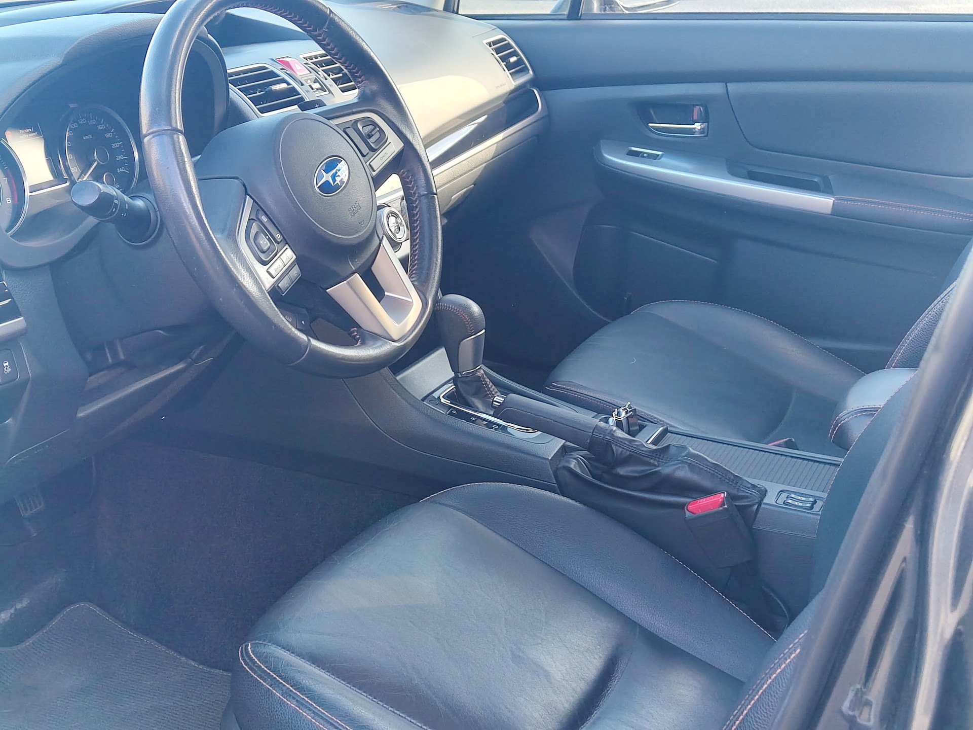 SUBARU XV 2.0 Swiss Three AWD CVT-image-4