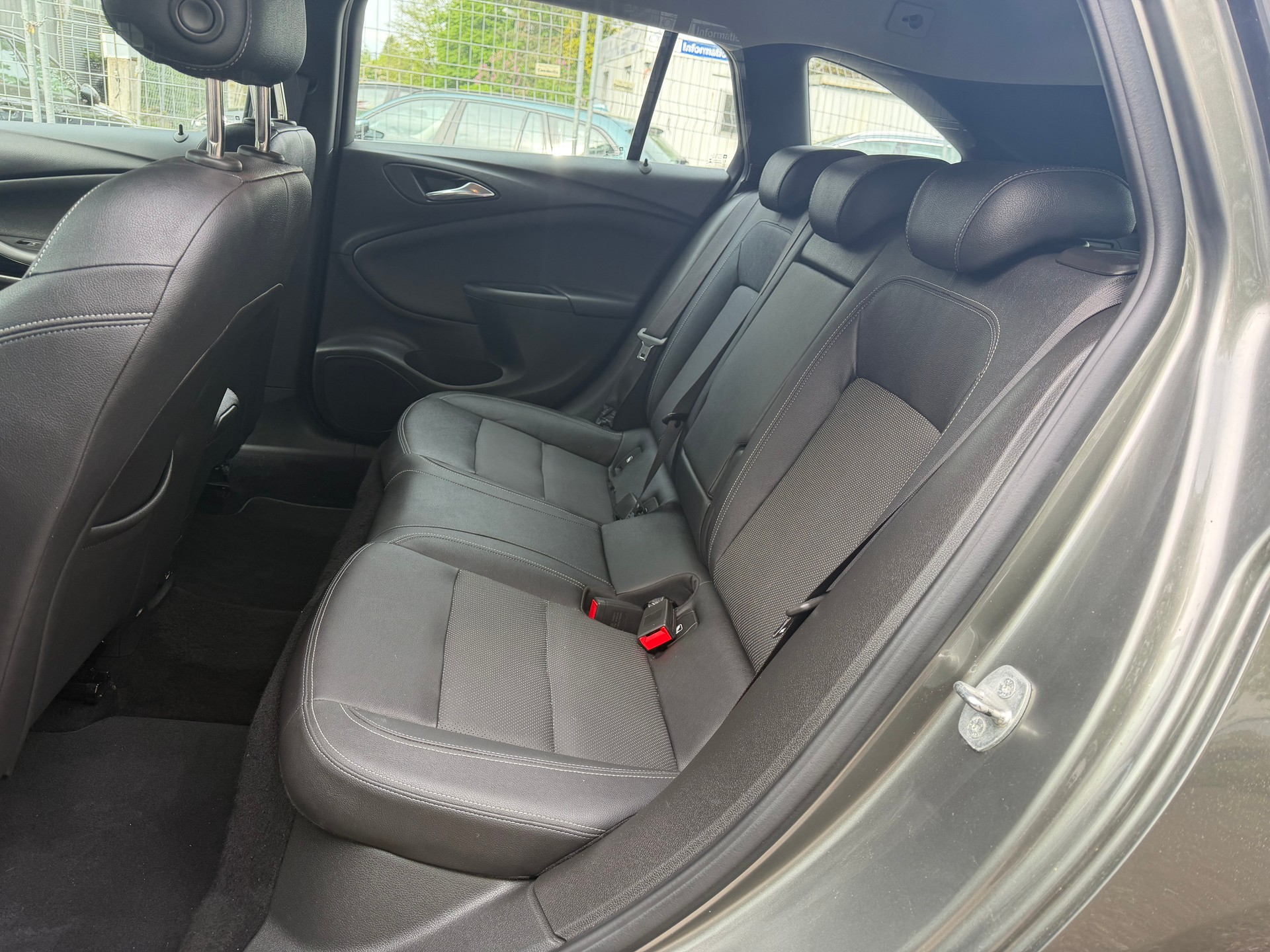 OPEL Astra Sports Tourer 1.6 CDTi ecoF Excellence Autom ** Voll-Leder ** Gr-Navi ** RF-Kamera ** Frisch Ab MFK & Service-image-2