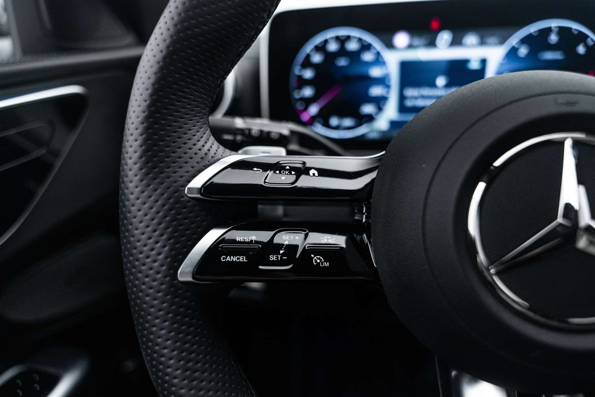 MERCEDES-BENZ MERCEDES-BENZ C 300 T AMG-Line-image-17