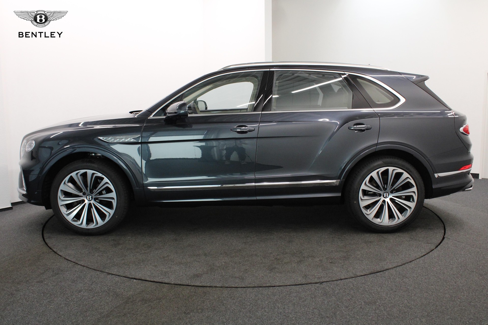 BENTLEY Bentayga 4.0 V8 Atelier Edition-showroom-element-2
