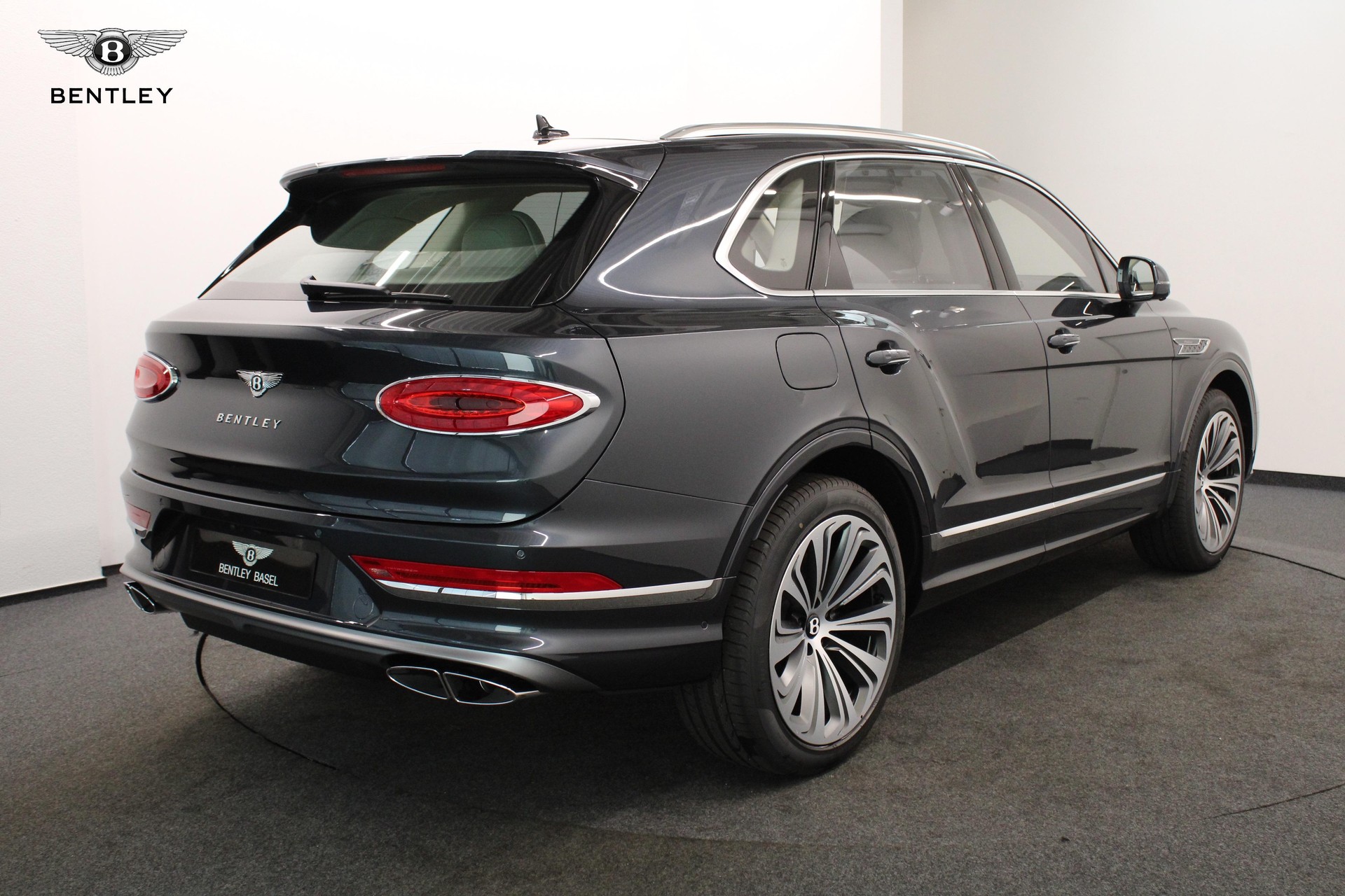 BENTLEY Bentayga 4.0 V8 Atelier Edition-image-5