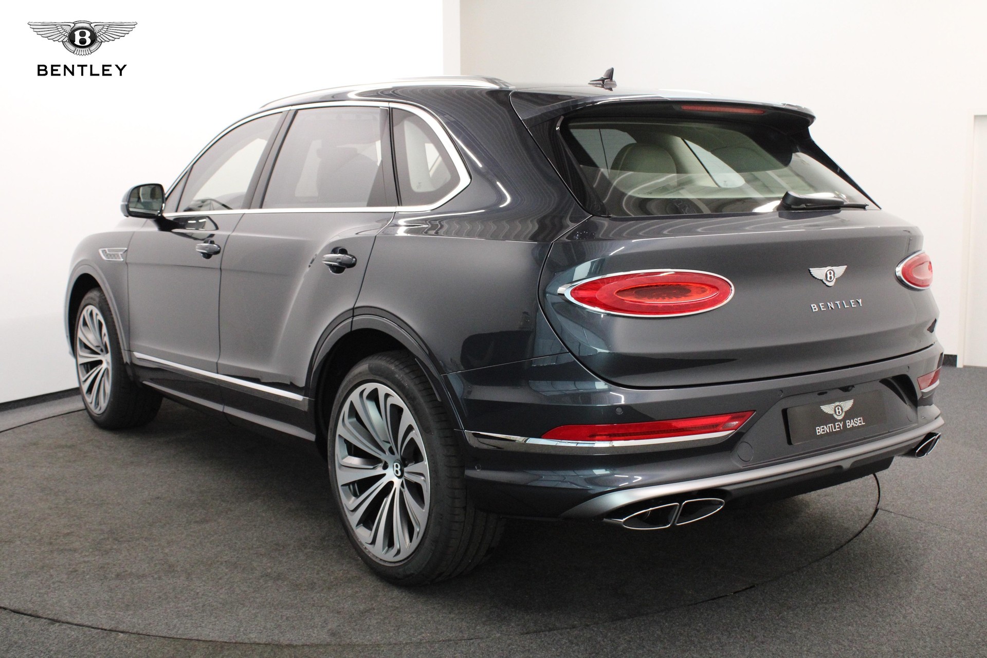 BENTLEY Bentayga 4.0 V8 Atelier Edition-showroom-element-3