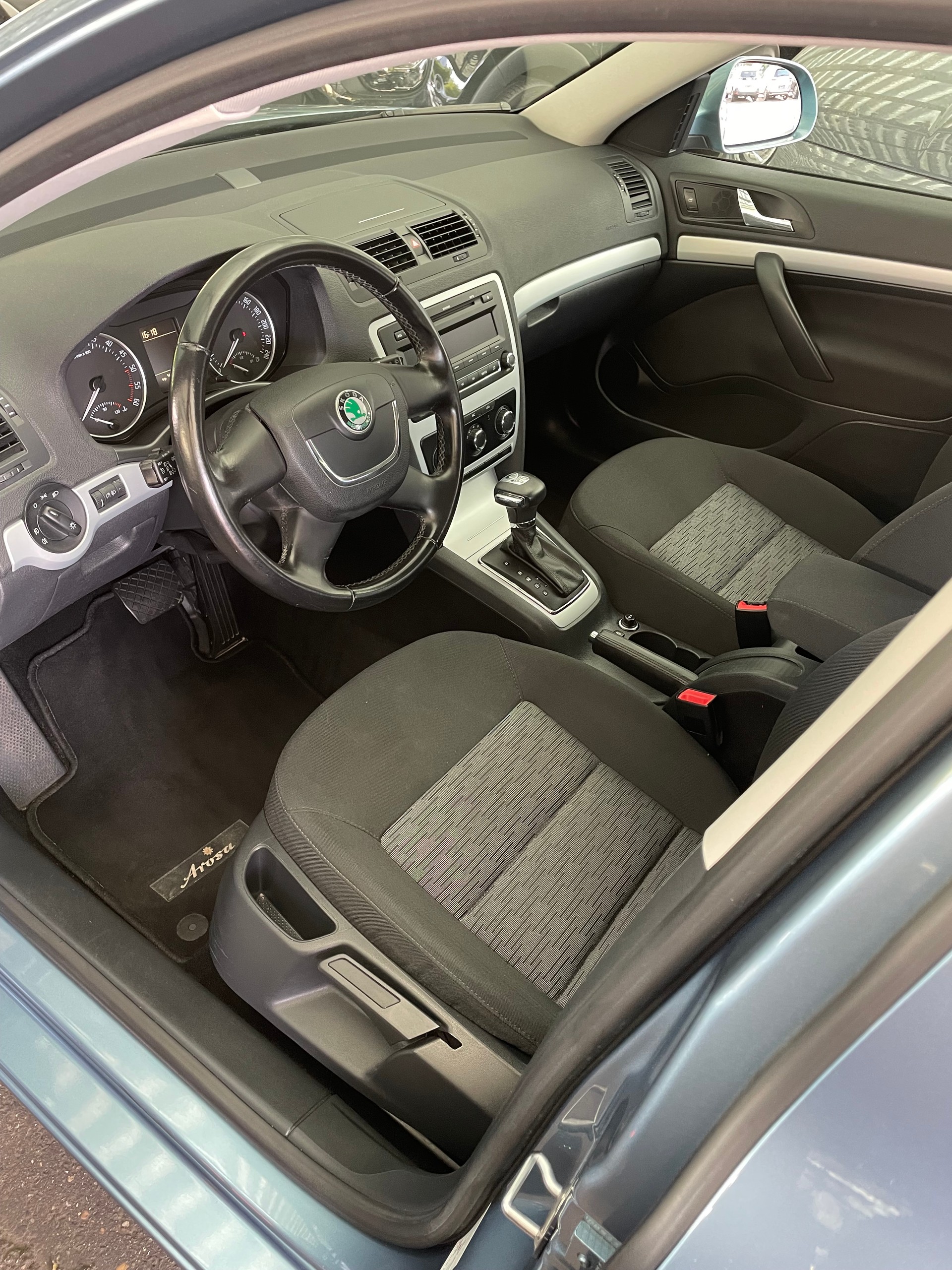 SKODA Octavia Combi 2.0 TDI Arosa 4x4 DSG-image-6