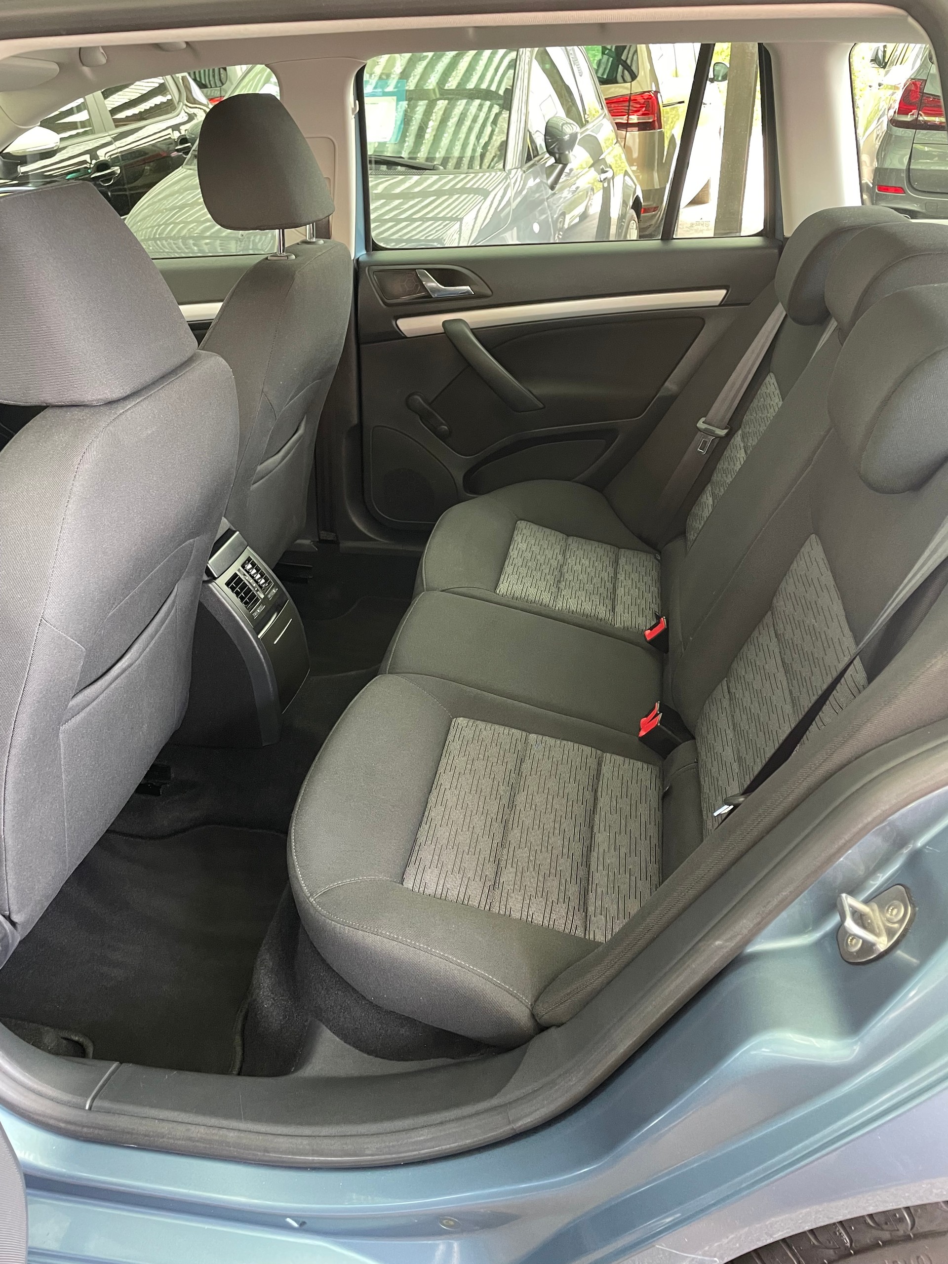 SKODA Octavia Combi 2.0 TDI Arosa 4x4 DSG-image-8