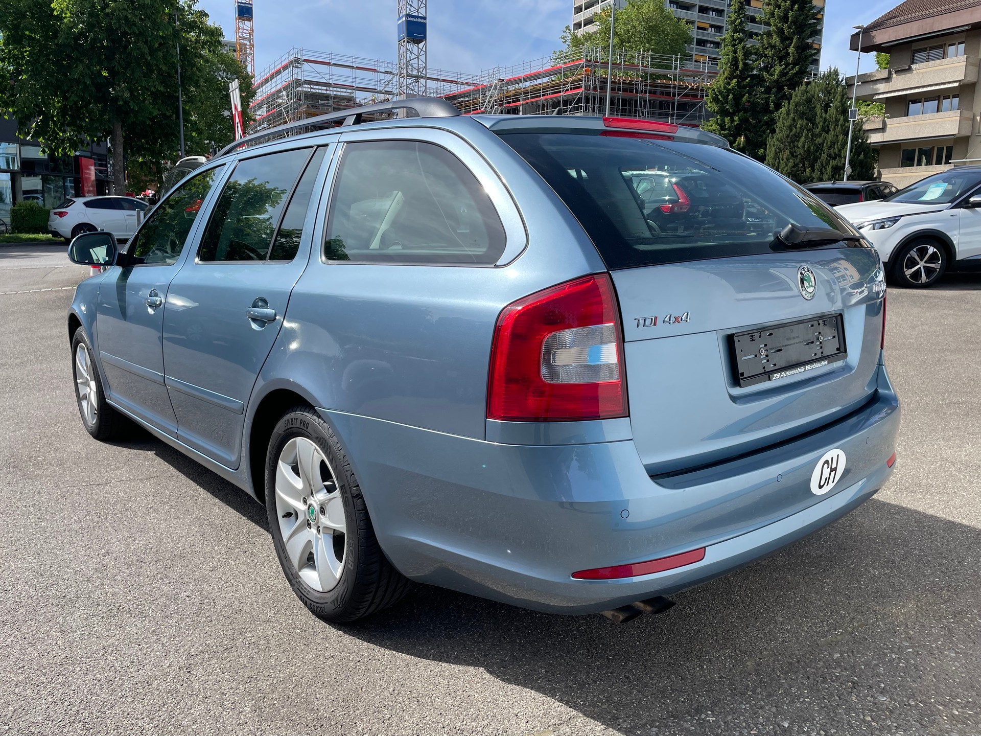 SKODA Octavia Combi 2.0 TDI Arosa 4x4 DSG-image-2