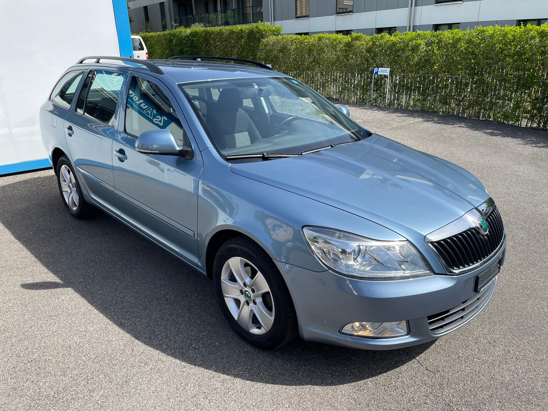 SKODA Octavia Combi 2.0 TDI Arosa 4x4 DSG-image-4