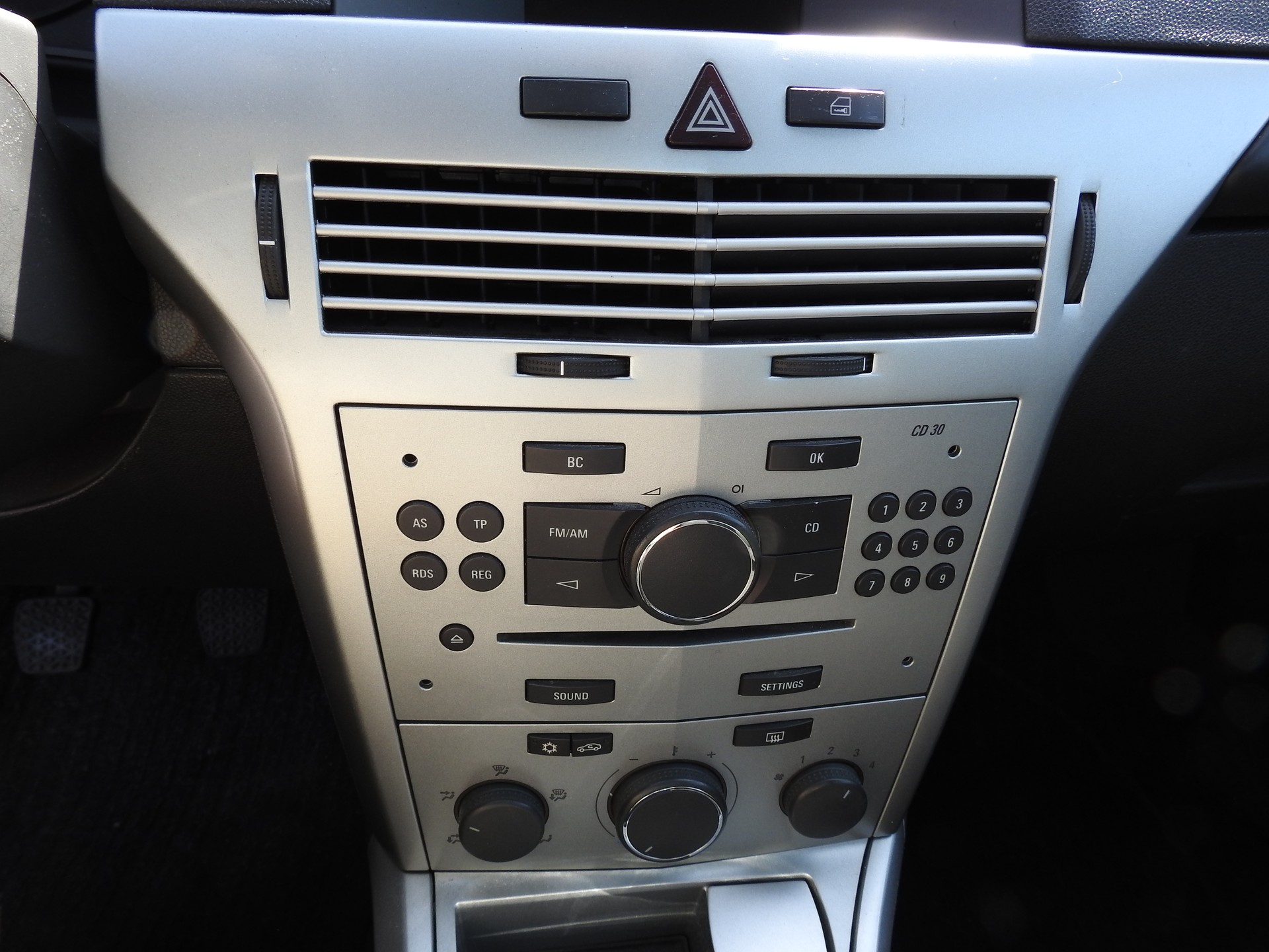 OPEL Astra Caravan 1.6i 16V Enjoy-image-19