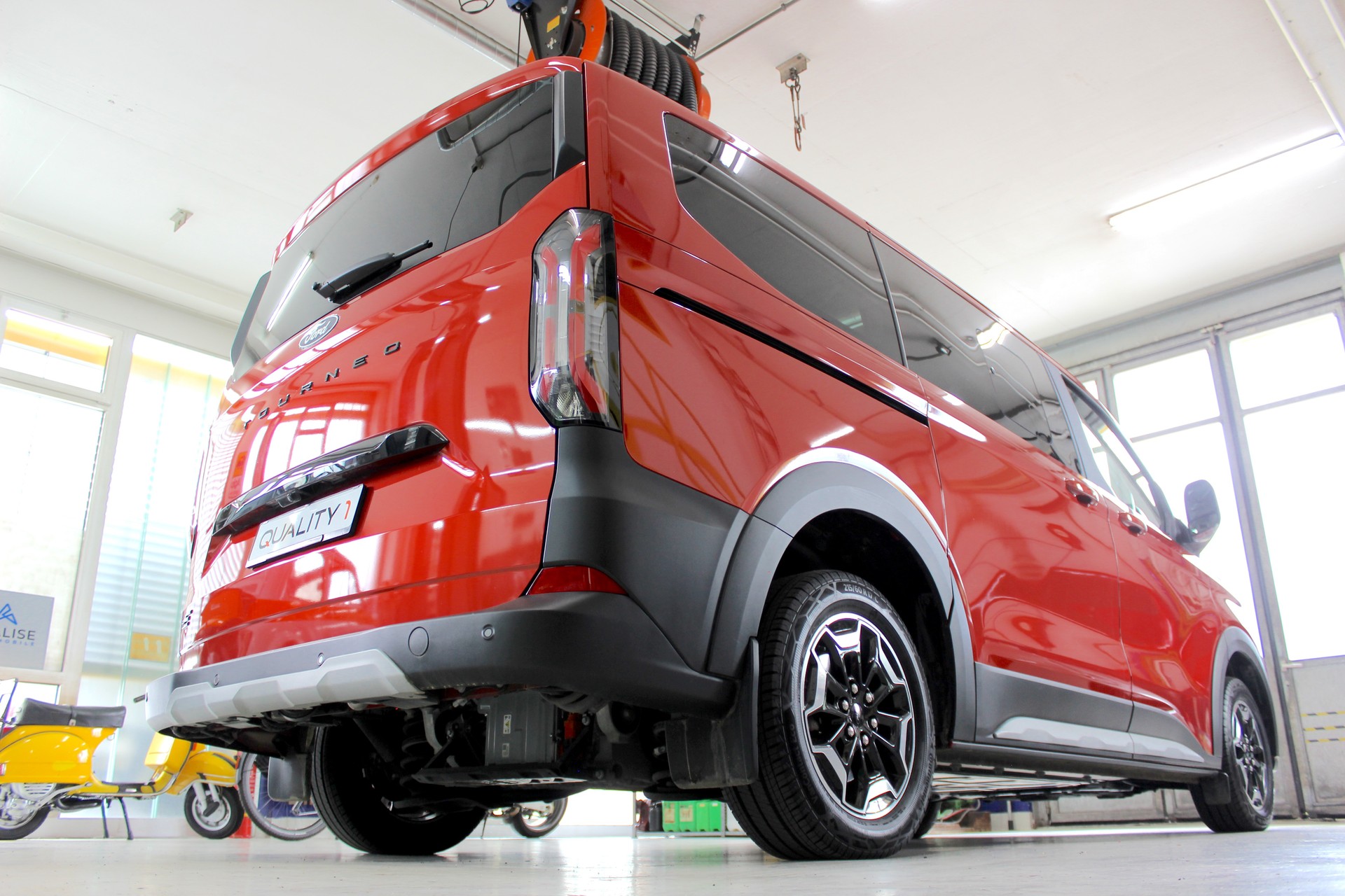 FORD Tourneo Bus 340 L1H1 65kWh Active 💥 TOP Ausstattung inkl. AHK 💥 Garantie 💥 Lieferung möglich-showroom-element-3