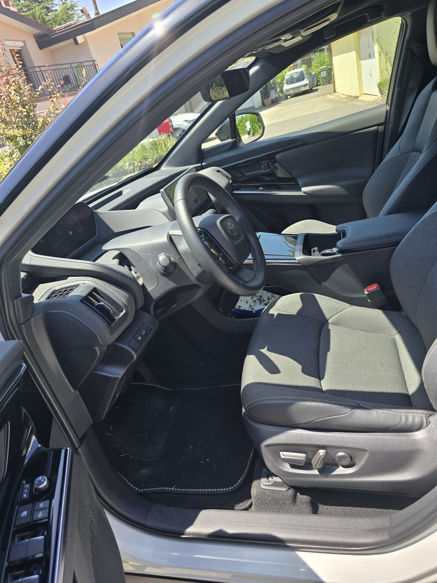 TOYOTA 6.6 kw OBC Style AWD-image-4