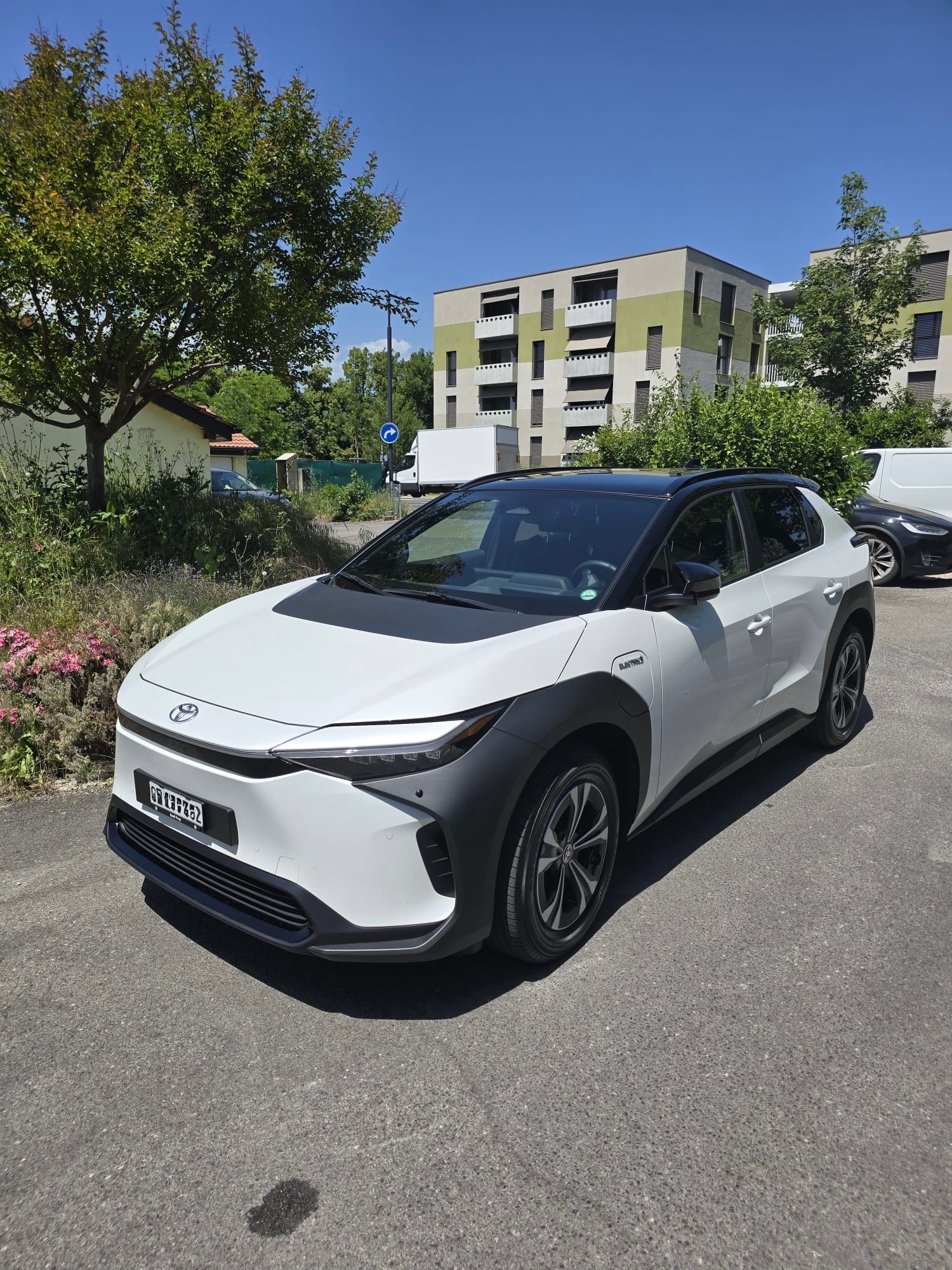 TOYOTA 6.6 kw OBC Style AWD