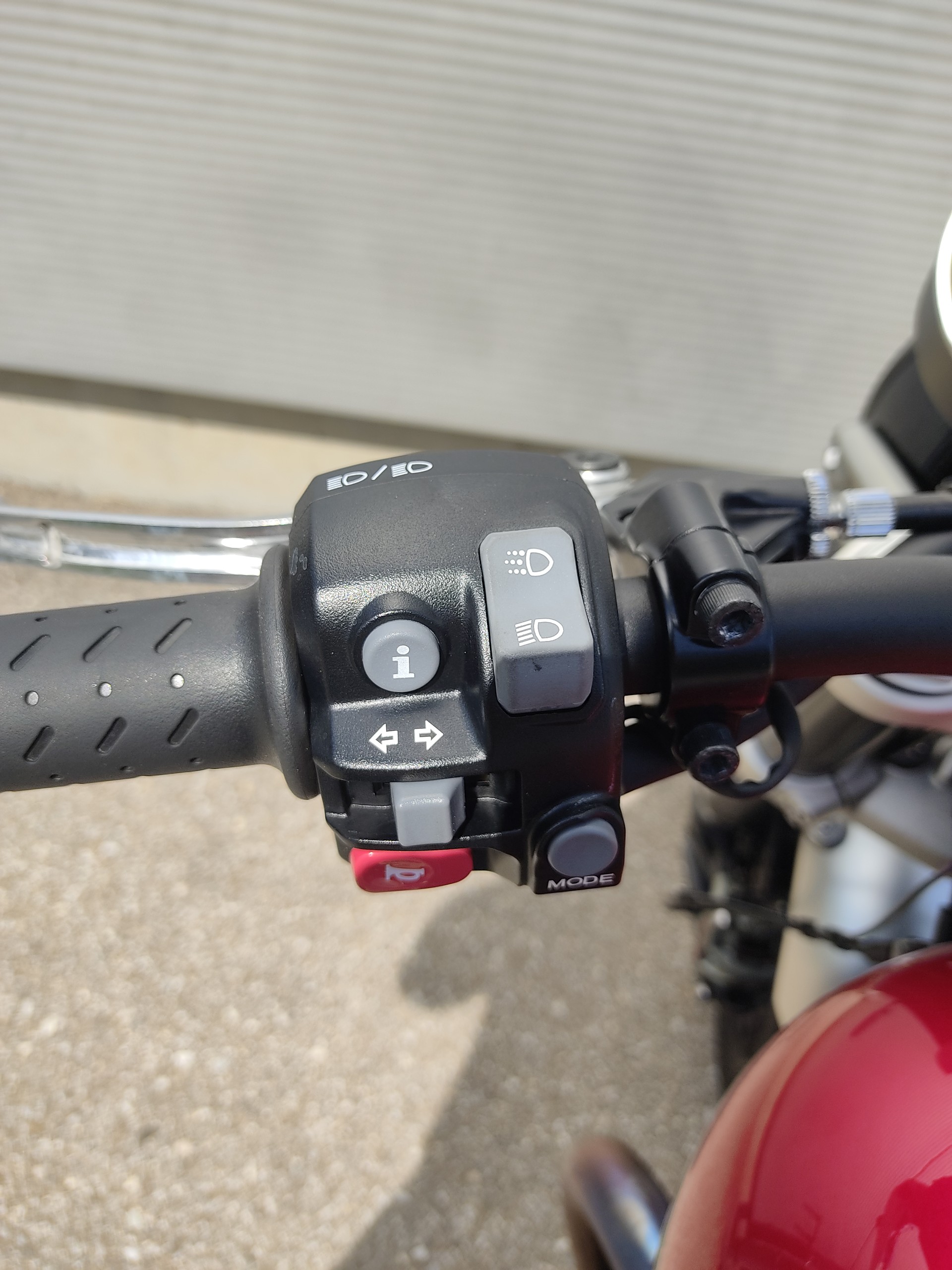 TRIUMPH Speed Twin 1200-image-8