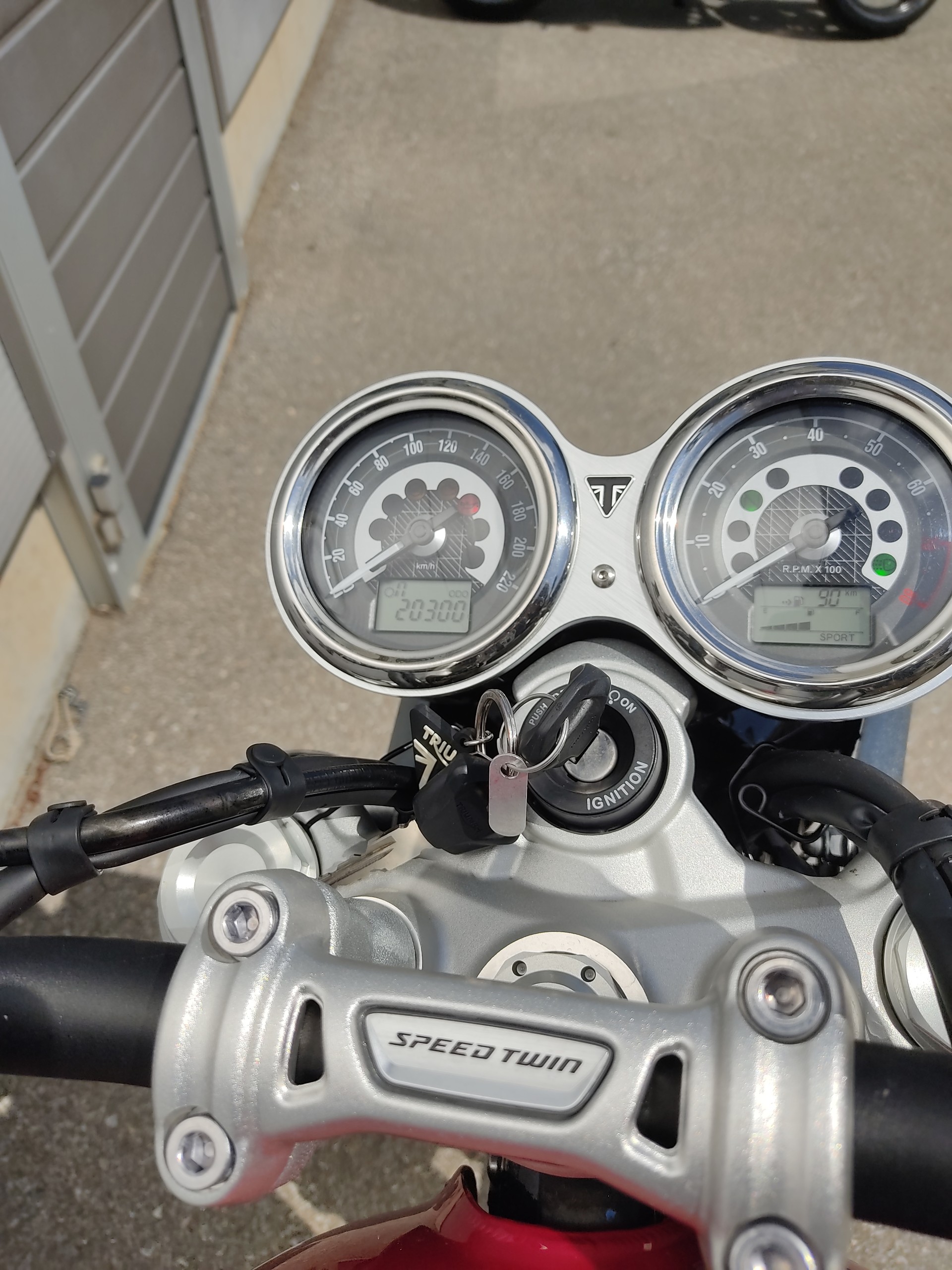 TRIUMPH Speed Twin 1200-image-9
