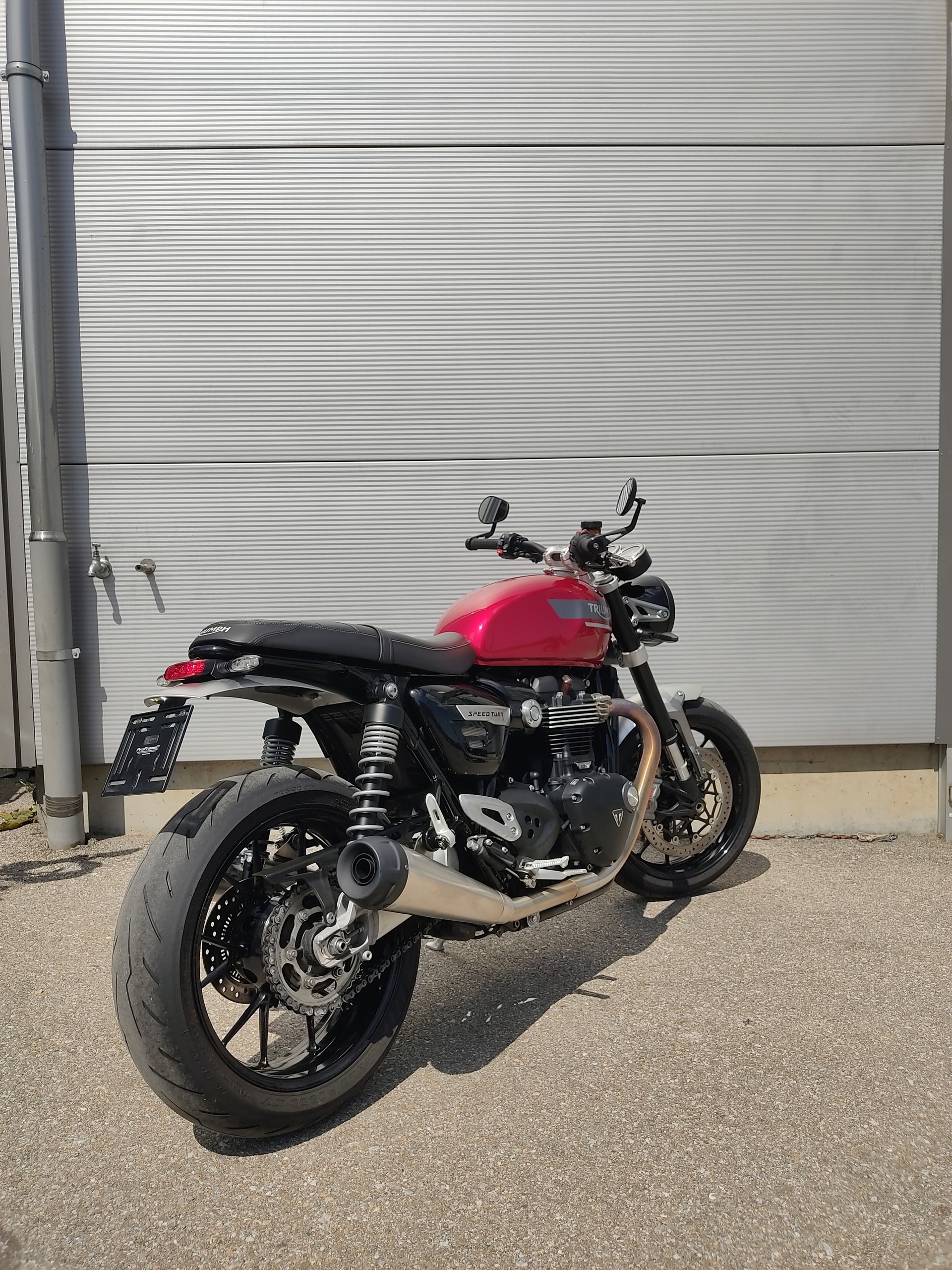 TRIUMPH Speed Twin 1200-image-2