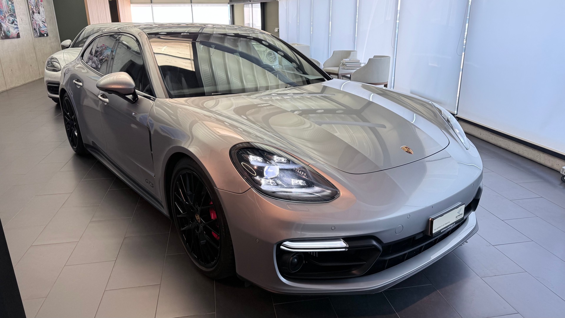 PORSCHE Panamera Sport Turismo 4.0 V8 GTS-showroom-element-1