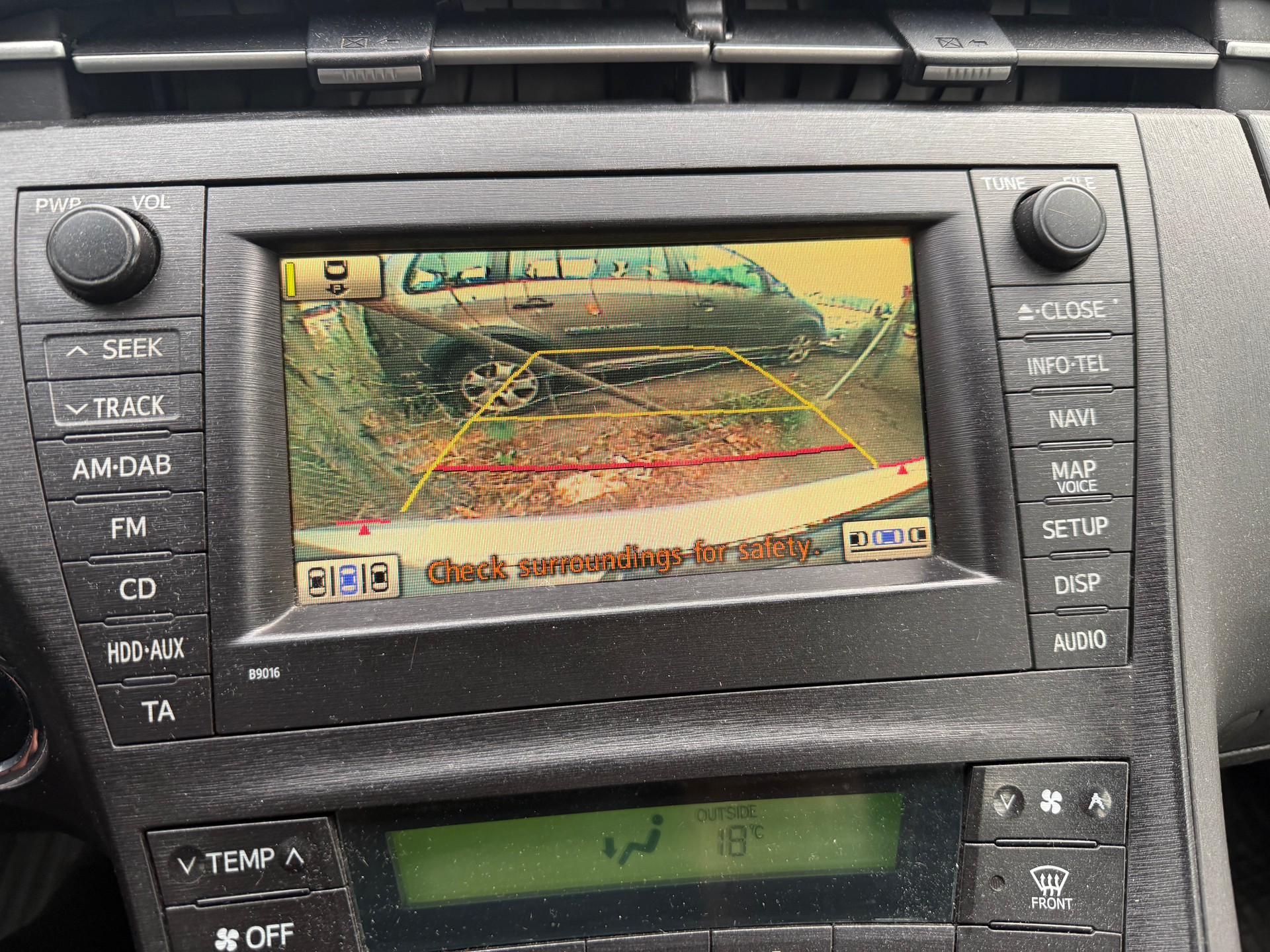 TOYOTA Prius 1.8 16V HSD Sol Premium-image-11