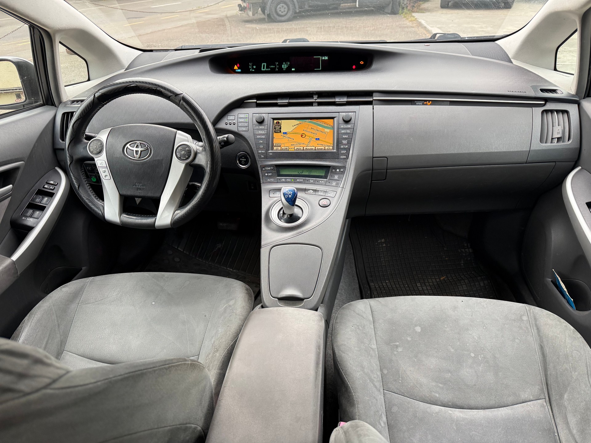TOYOTA Prius 1.8 16V HSD Sol Premium-image-7