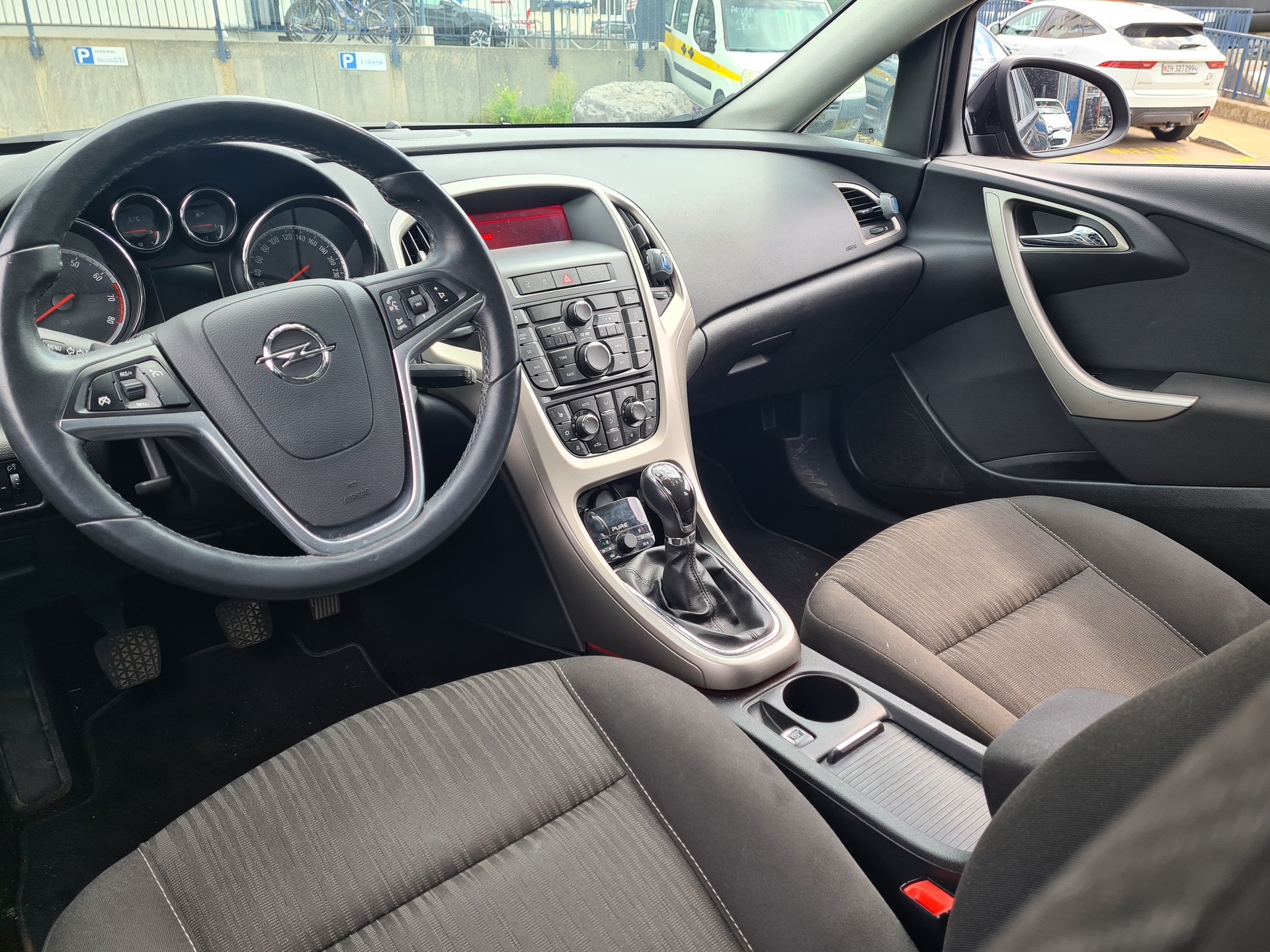 OPEL Astra SportsTourer 1.4i 16V Turbo Cosmo-image-9