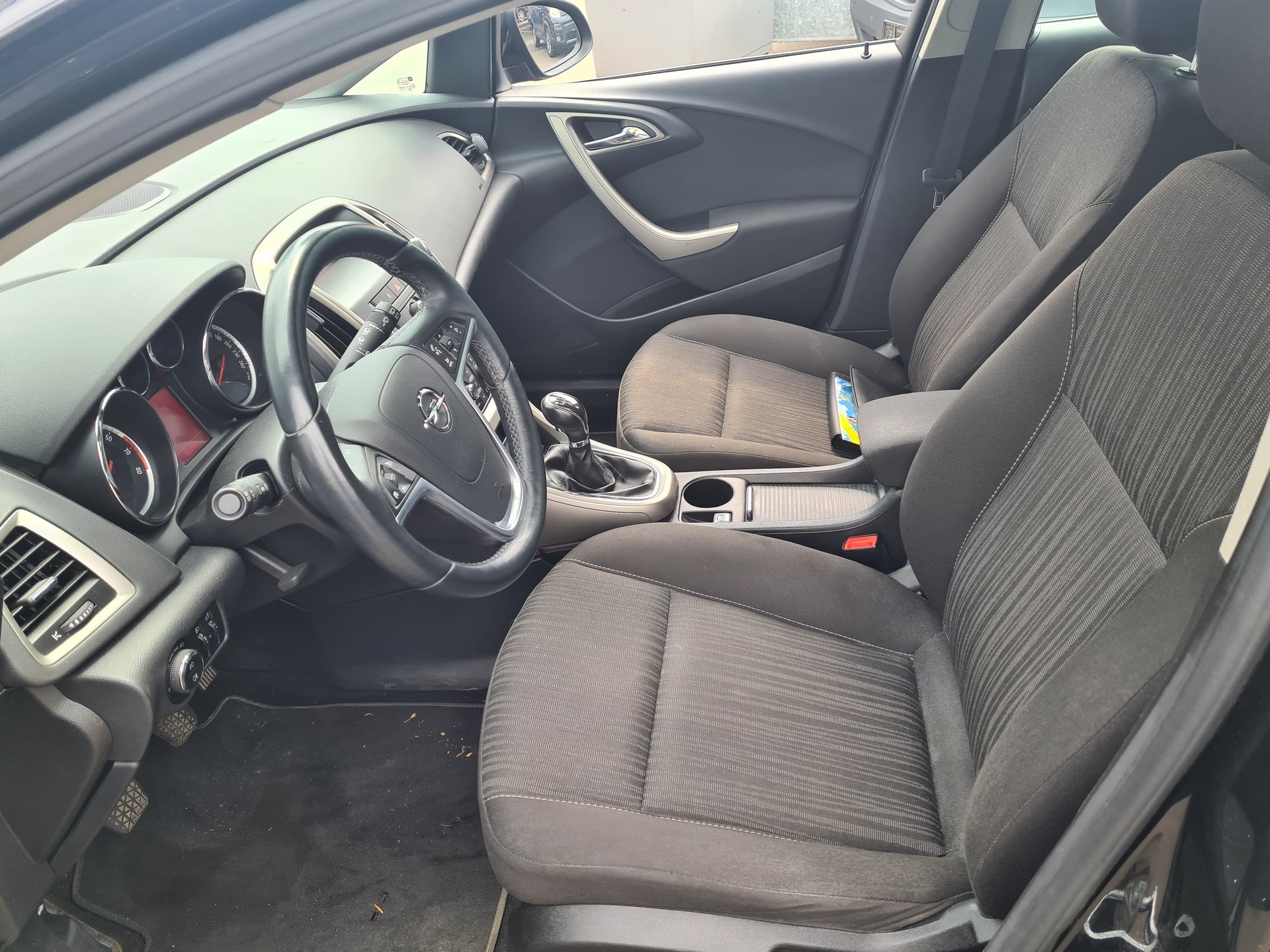 OPEL Astra SportsTourer 1.4i 16V Turbo Cosmo-image-10