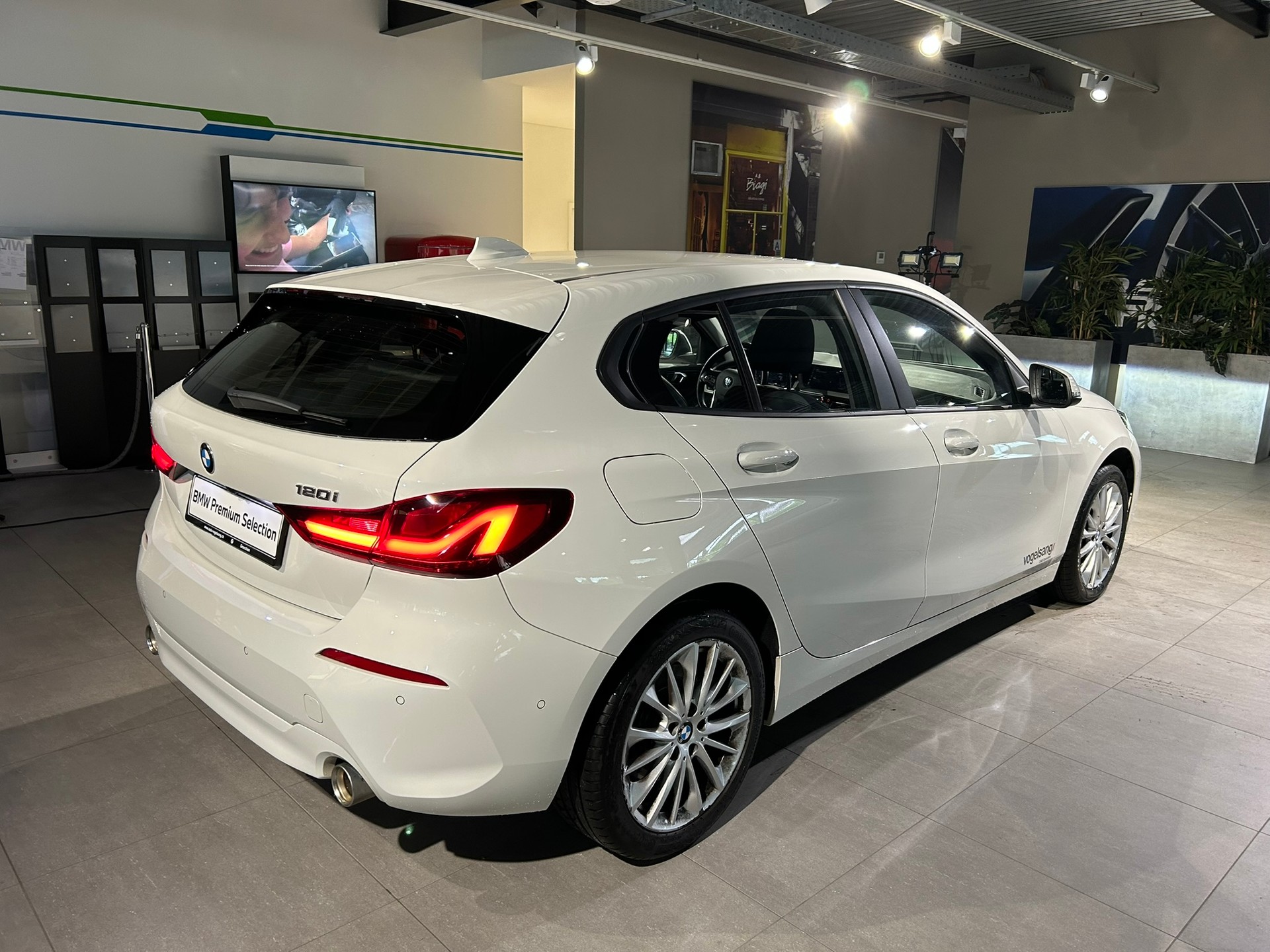 BMW 120i Steptronic-image-14