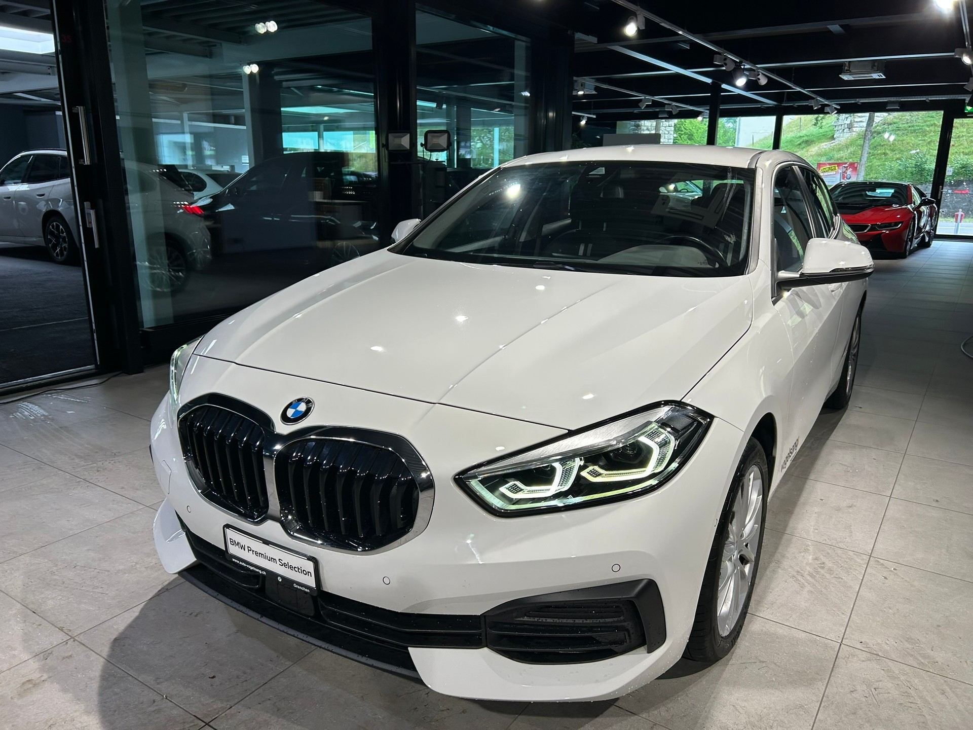 BMW 120i Steptronic-showroom-element-1