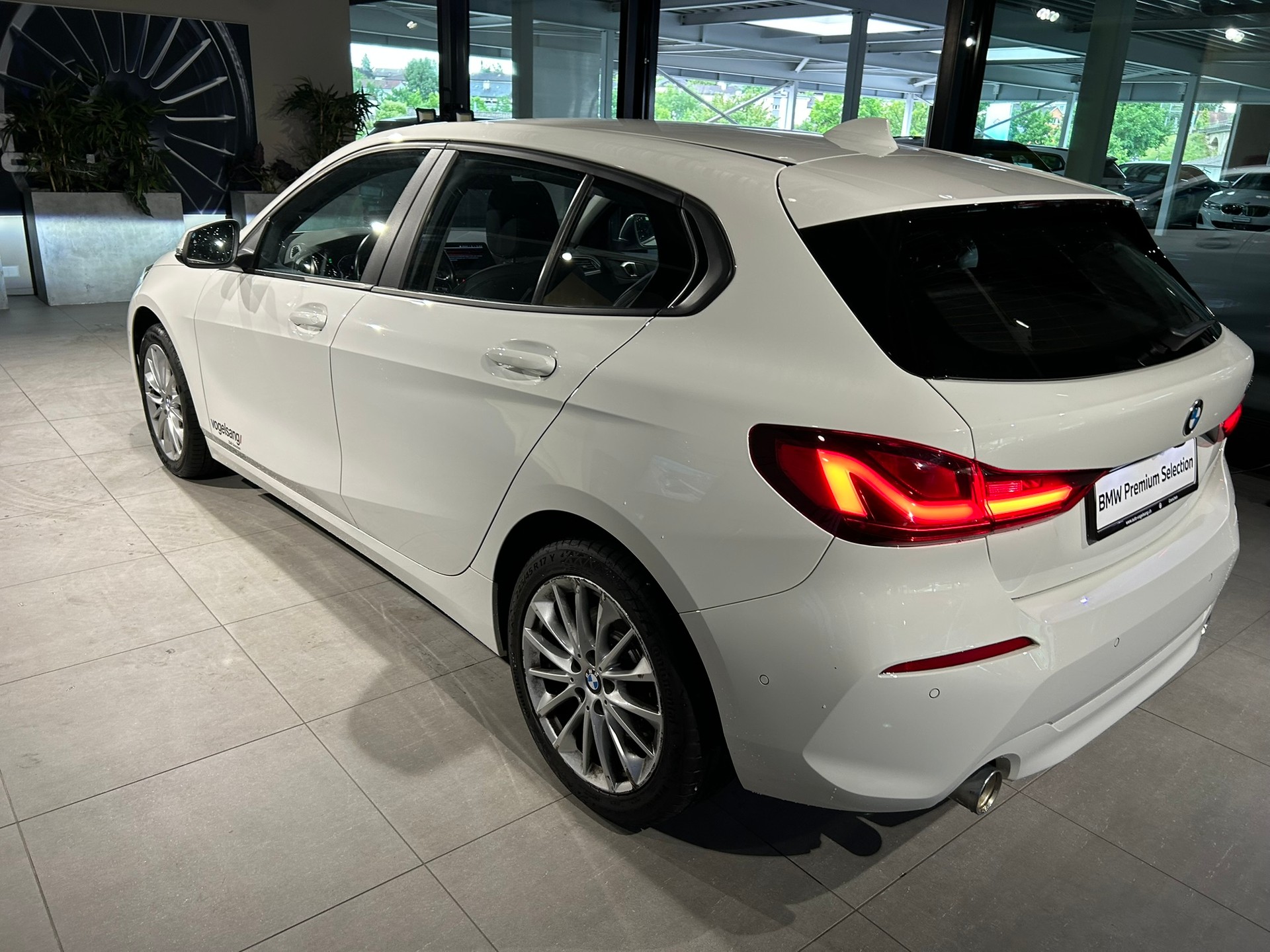 BMW 120i Steptronic-image-10