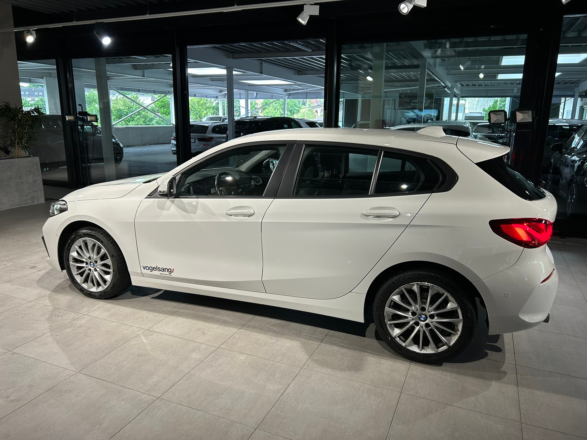BMW 120i Steptronic-image-8