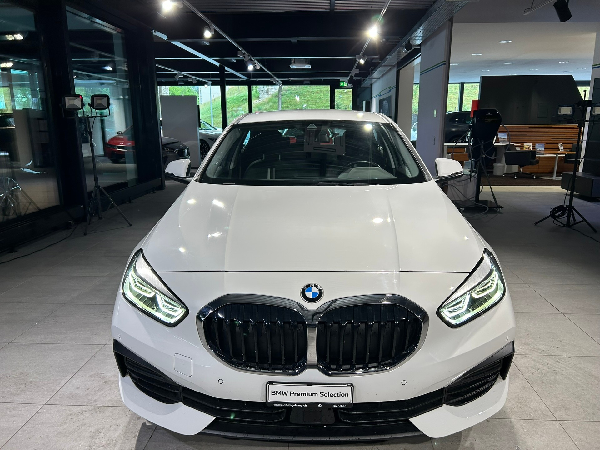 BMW 120i Steptronic-showroom-element-2