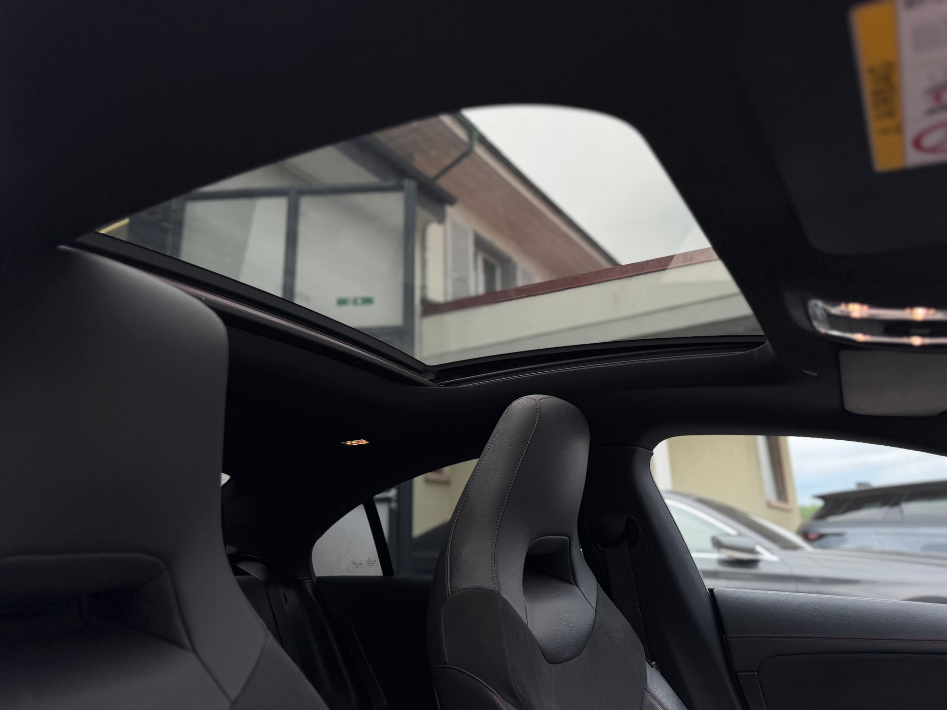 MERCEDES-BENZ CLA 250 AMG Line 7G-DCT-image-18