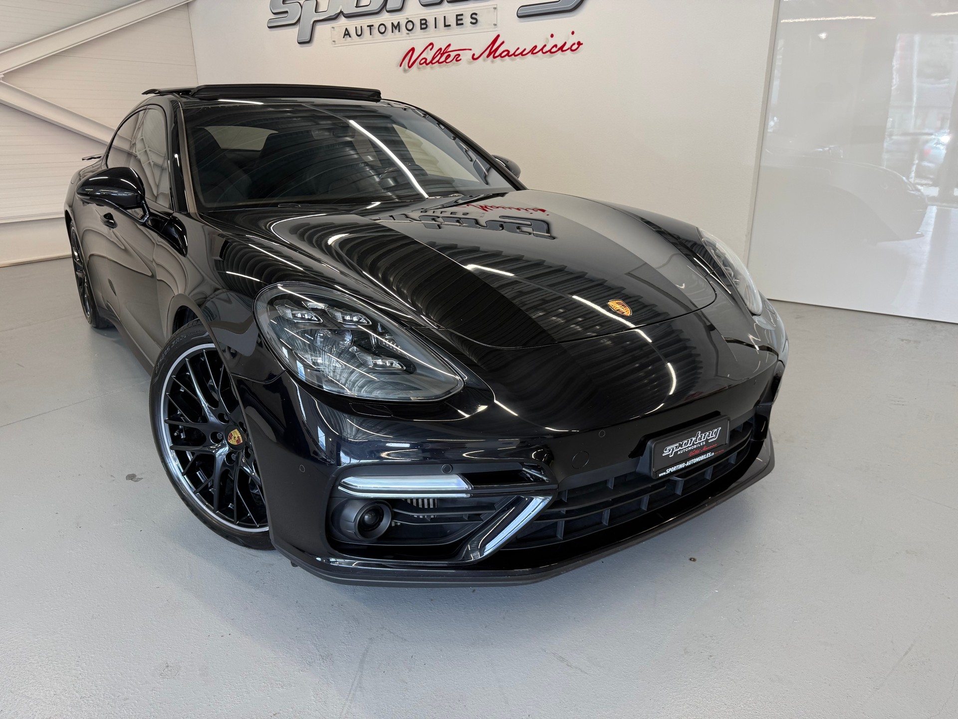 PORSCHE Panamera Turbo PDK Fulls Carbone-showroom-element-2