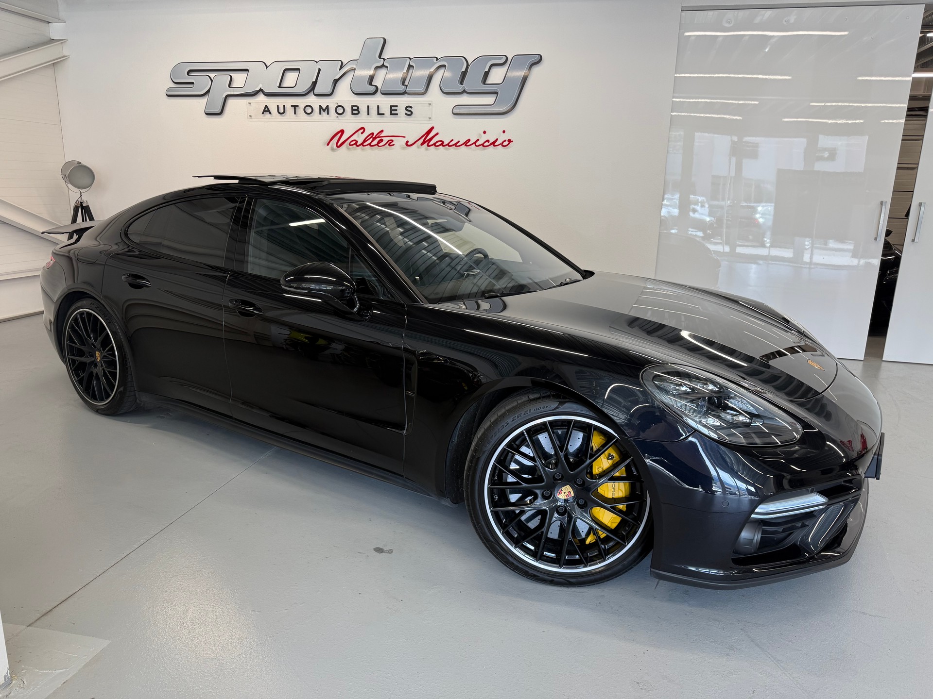 PORSCHE Panamera Turbo PDK Fulls Carbone-showroom-element-1