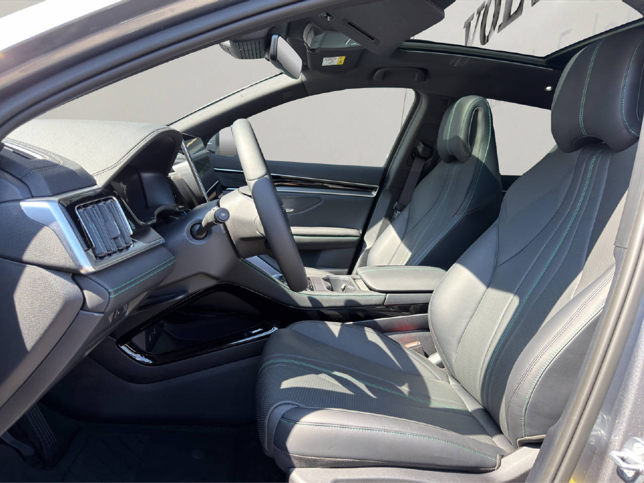 BYD Seal U DM-i Design AWD-showroom-element-3