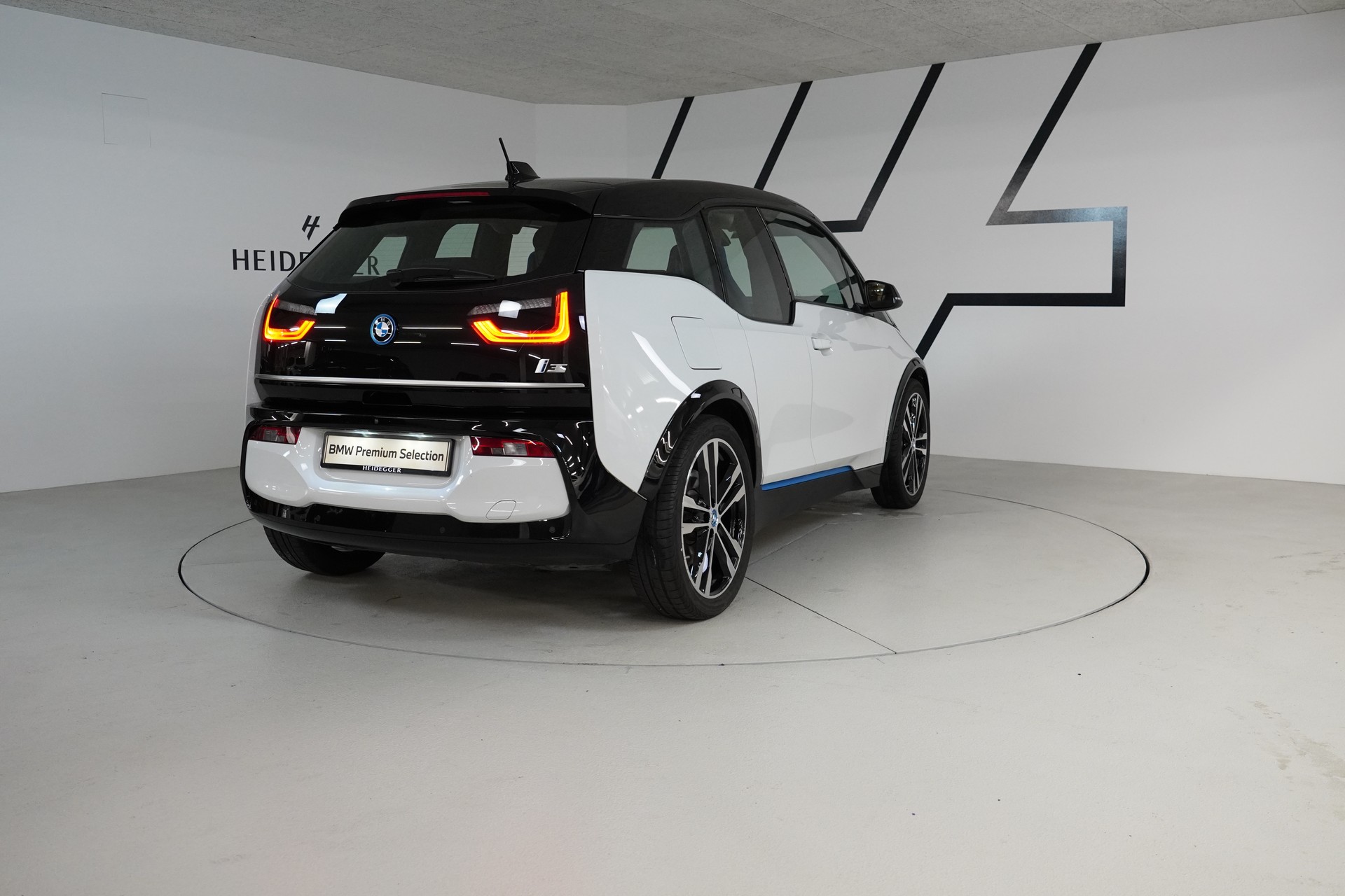 BMW i3s (120Ah) Fleet Edition-image-6