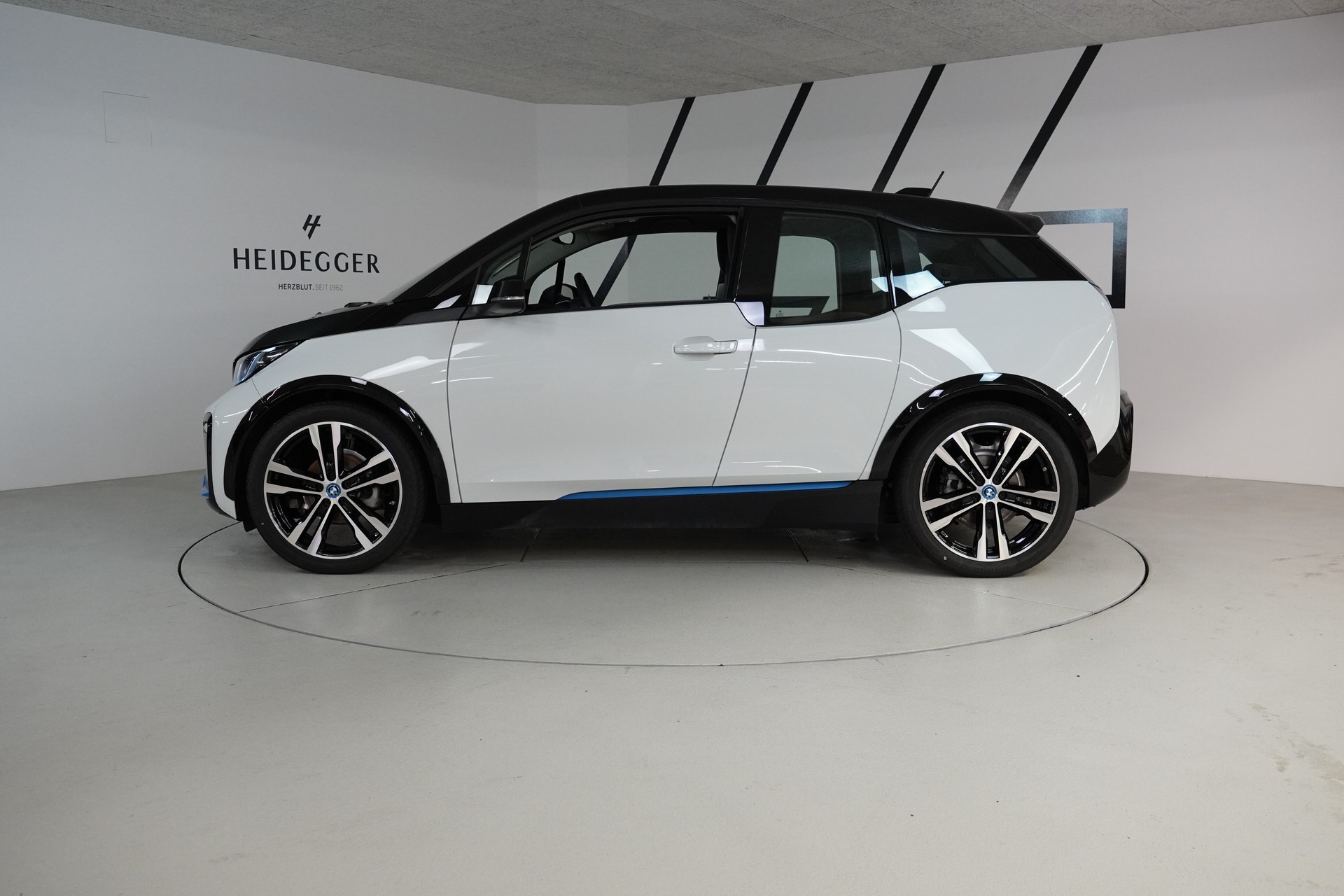 BMW i3s (120Ah) Fleet Edition-showroom-element-3