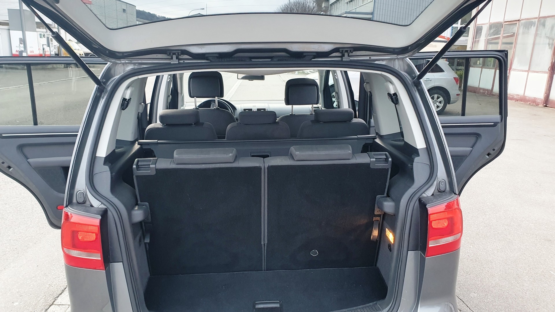 VW Touran 1.4 TSI Highline DSG-image-11