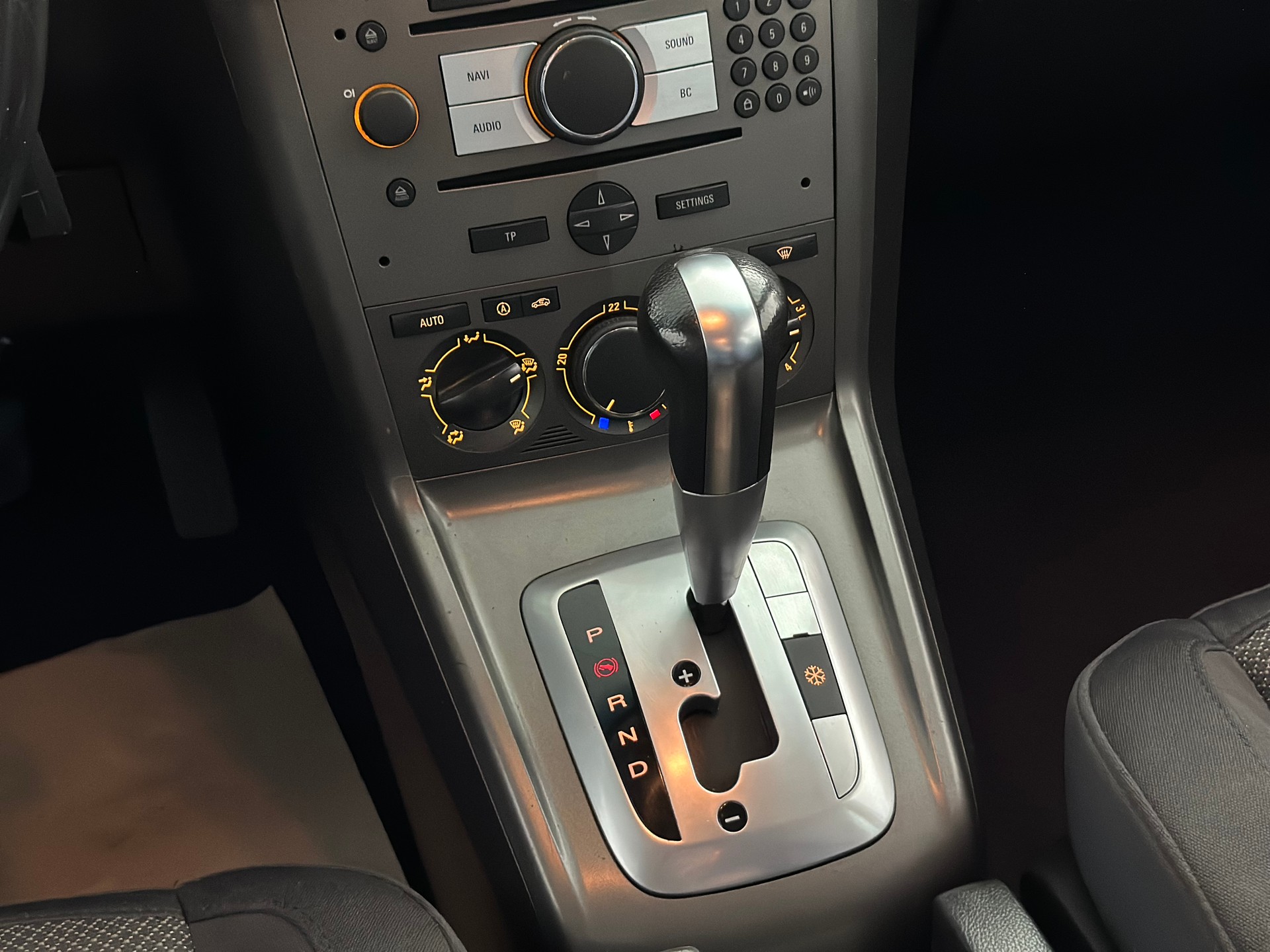 OPEL Antara 2.0 CDTi Enjoy 4WD Automatic-image-12