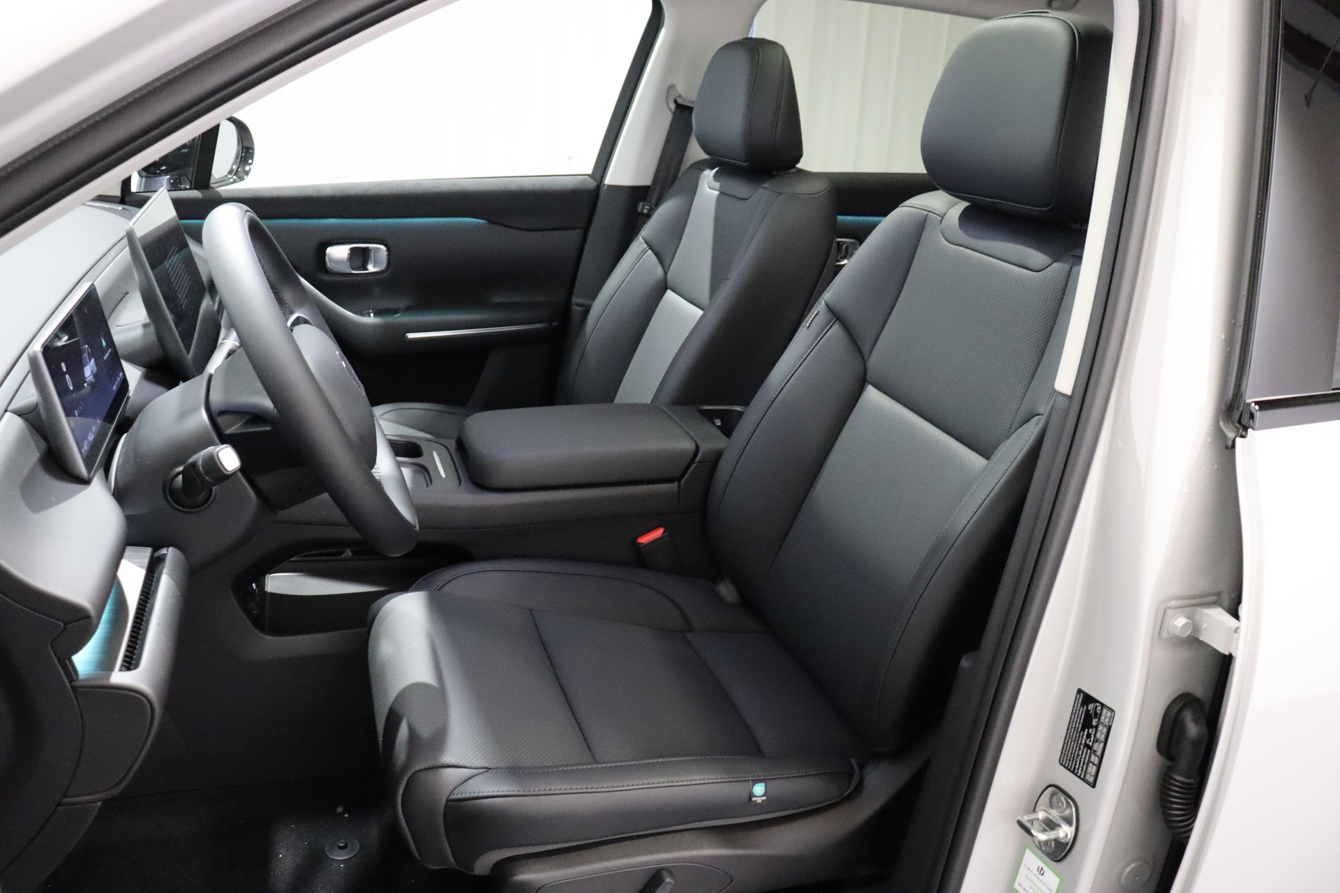 LEAPMOTOR C10 1.5 REEV Design-showroom-element-3