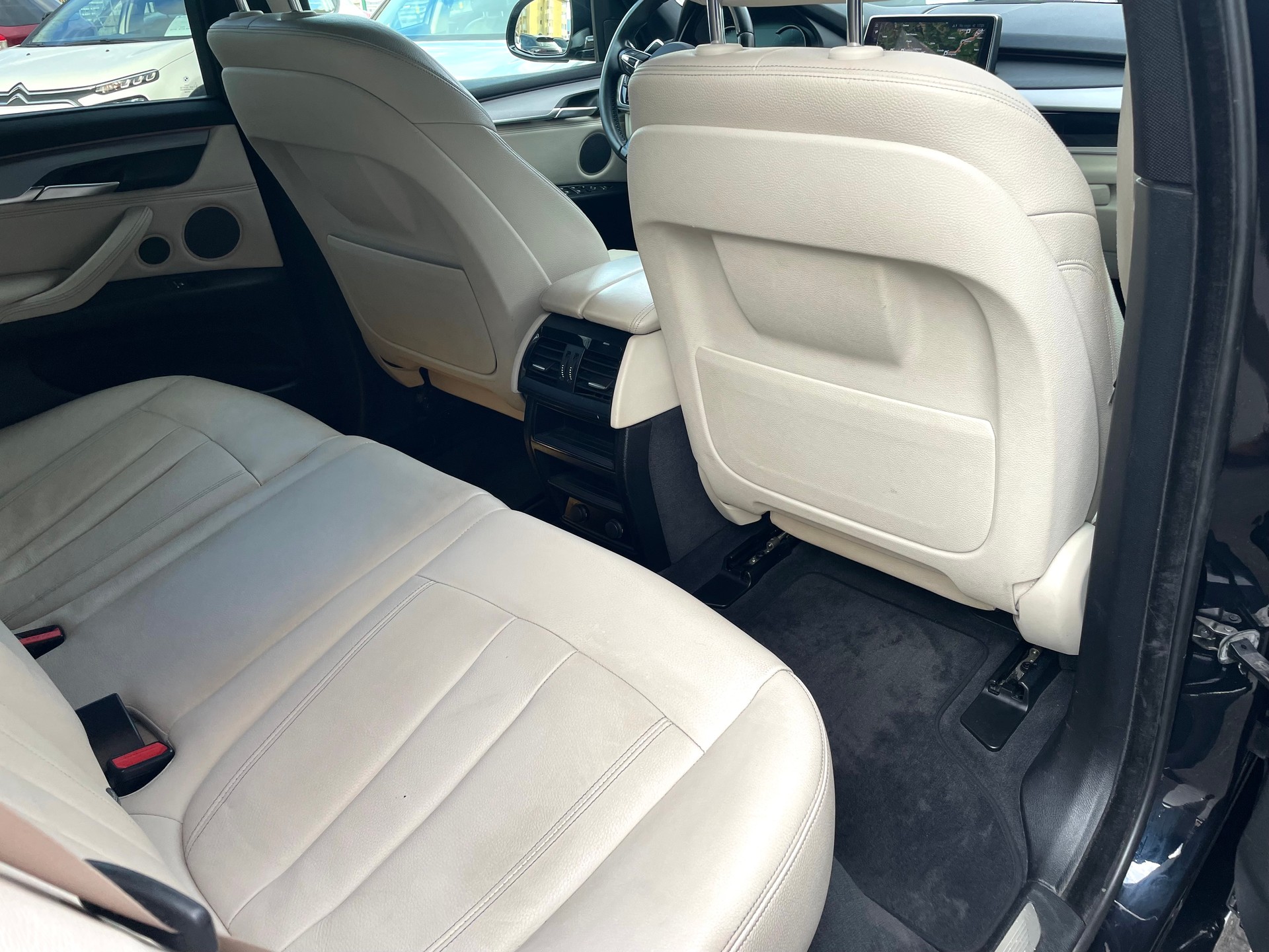 BMW X5 xDrive M50d Steptronic-image-11